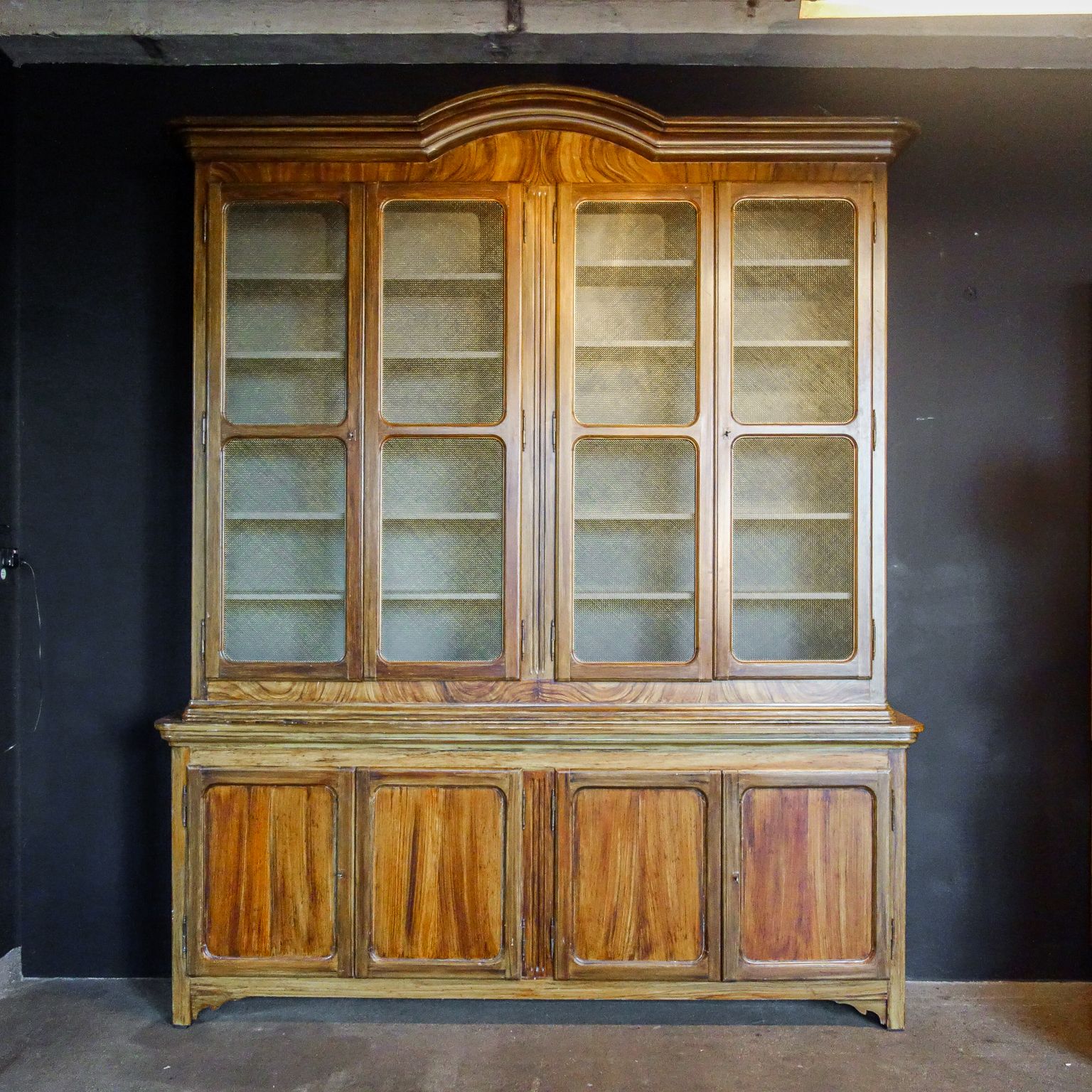 Grote Vintage Boekenkast Van Hout photo Meubels