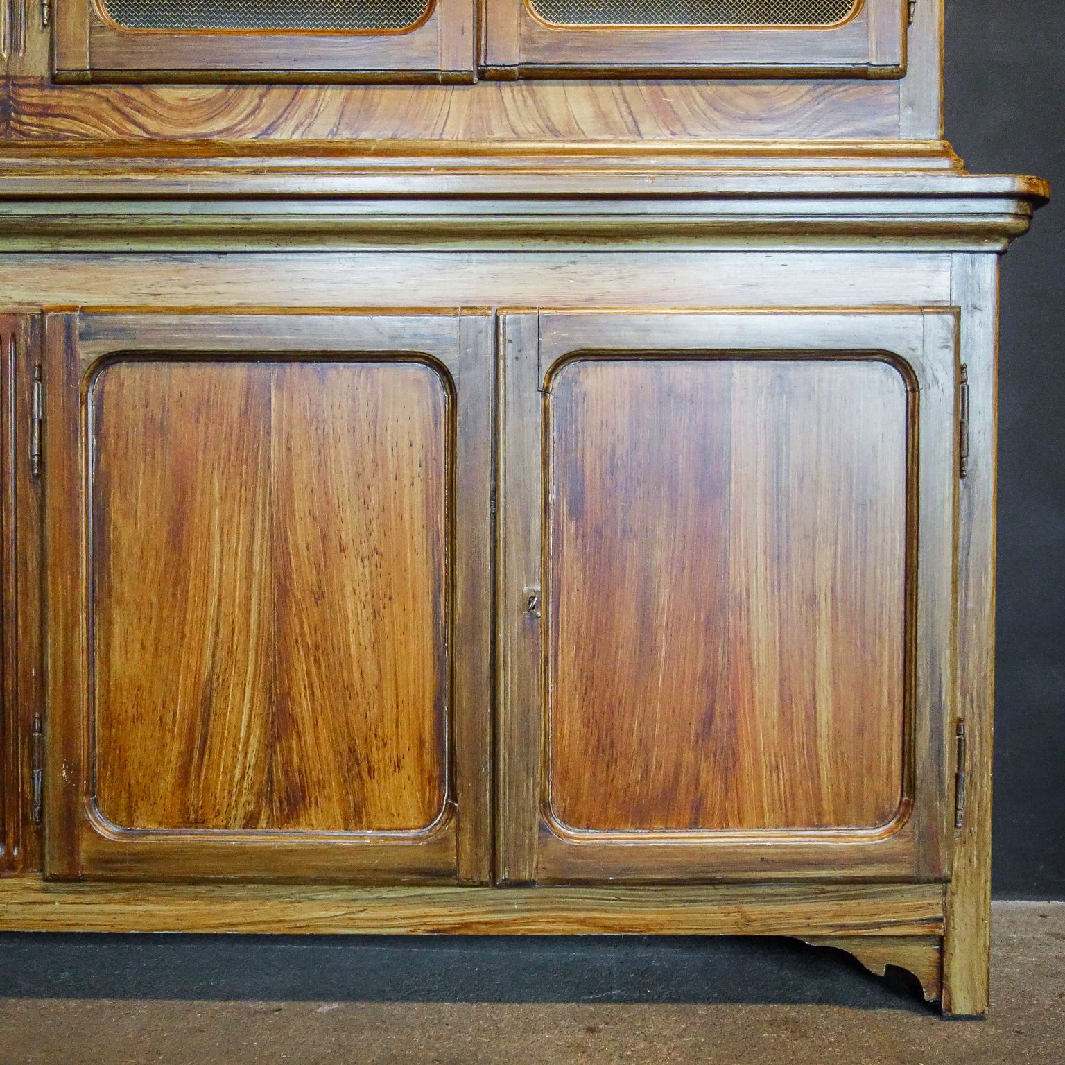 photo vinterior Grote Vintage Boekenkast Van Hout