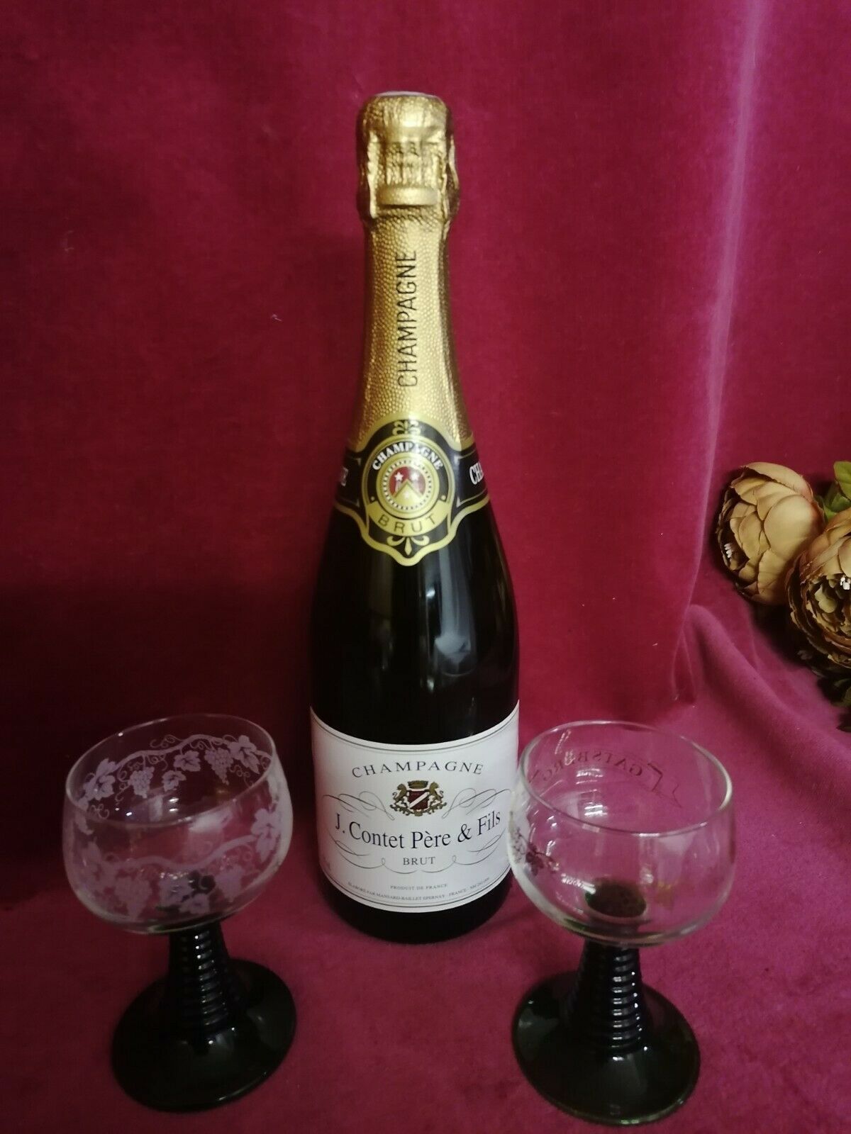 54.0 Vintage Set X 1 Dark Green Gatsberg + 1 Clear Glass White Grapes Pattern Wine photo