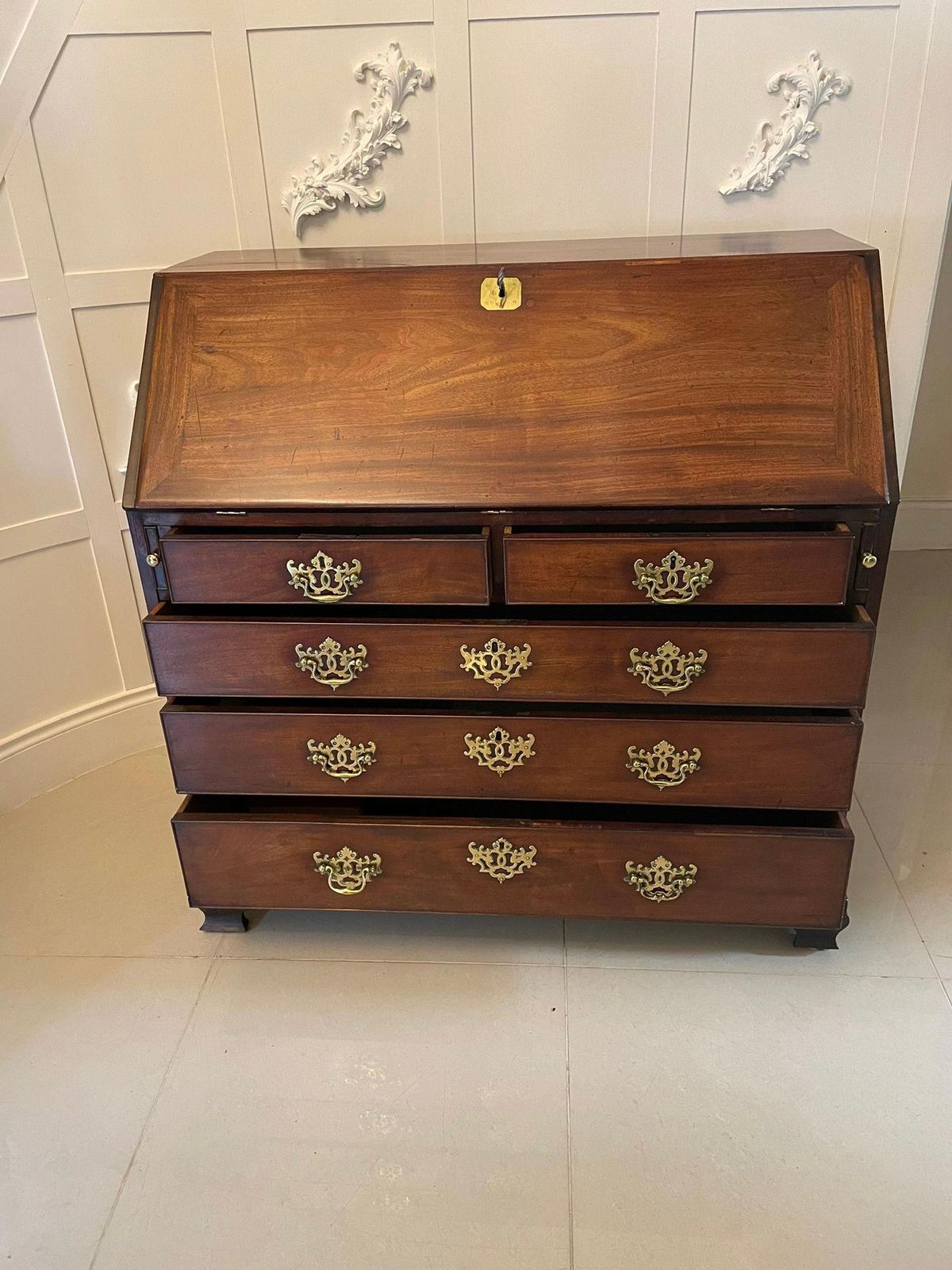 photo furniture Outstanding Antique George III Quality Mahogany Bureau