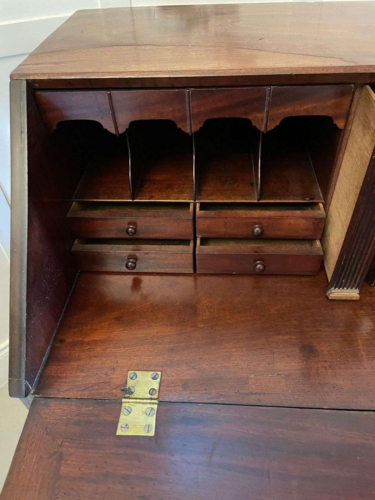 photo vinterior Outstanding Antique George III Quality Mahogany Bureau