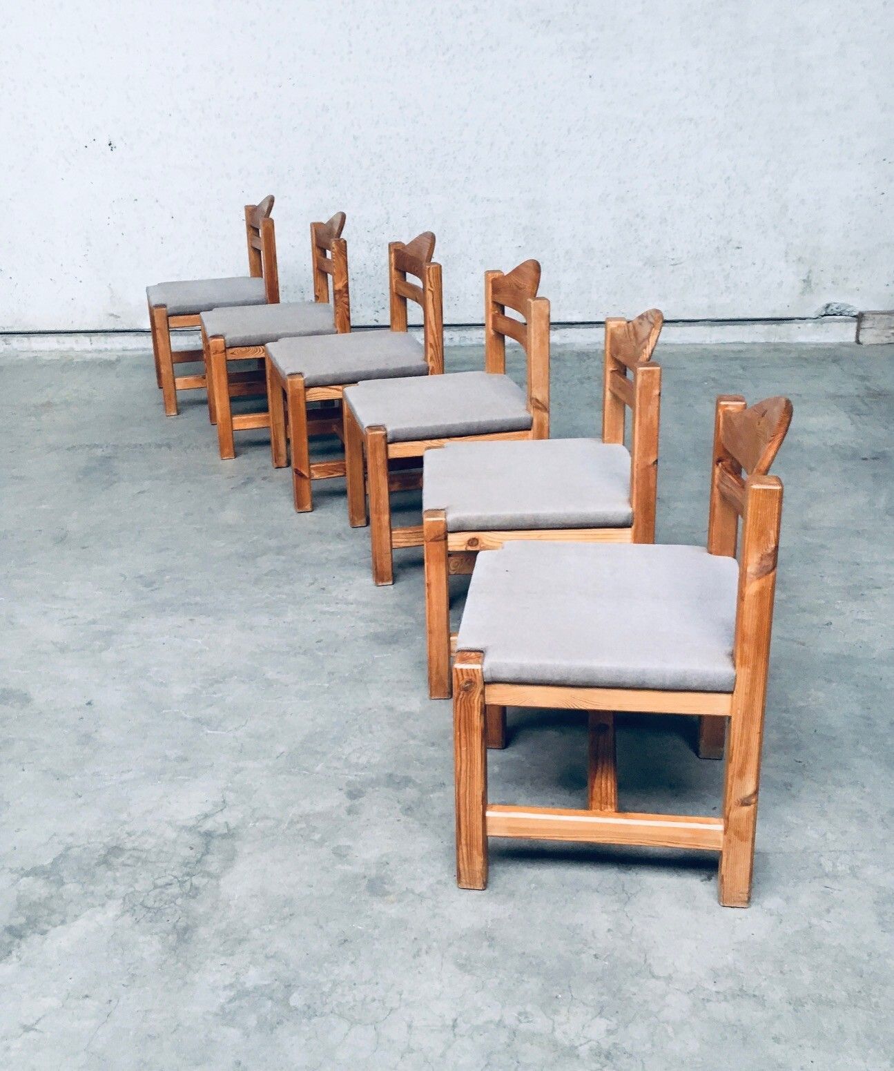 Brutalistisch Design Eetkamerstoelen Van Grenenhout – Vierkant Model, Jaren 1970 photo Meubels