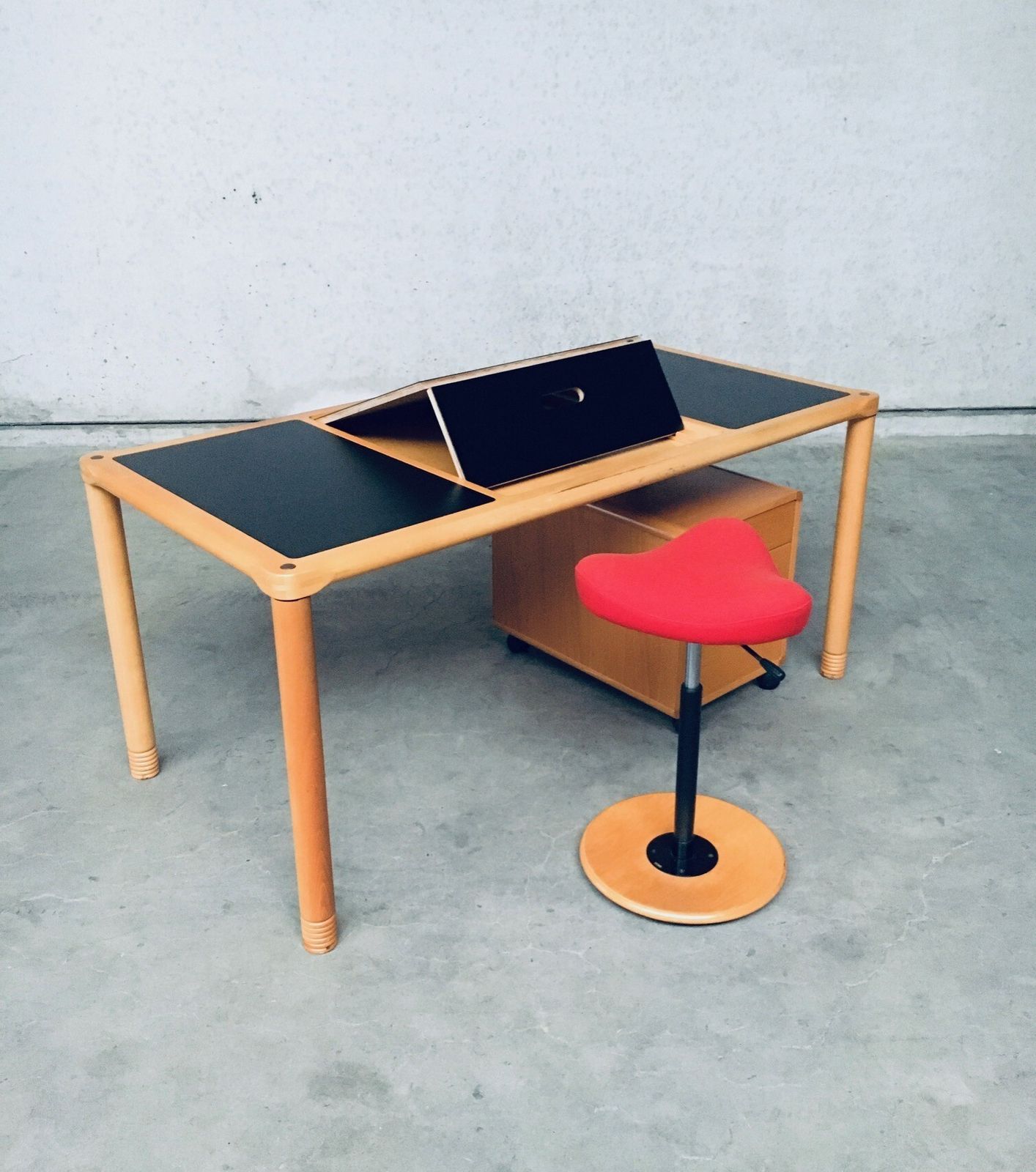 Scandinavian Ergonomic Design Writing Desk And Stool, Stokke 1980's photo vintage