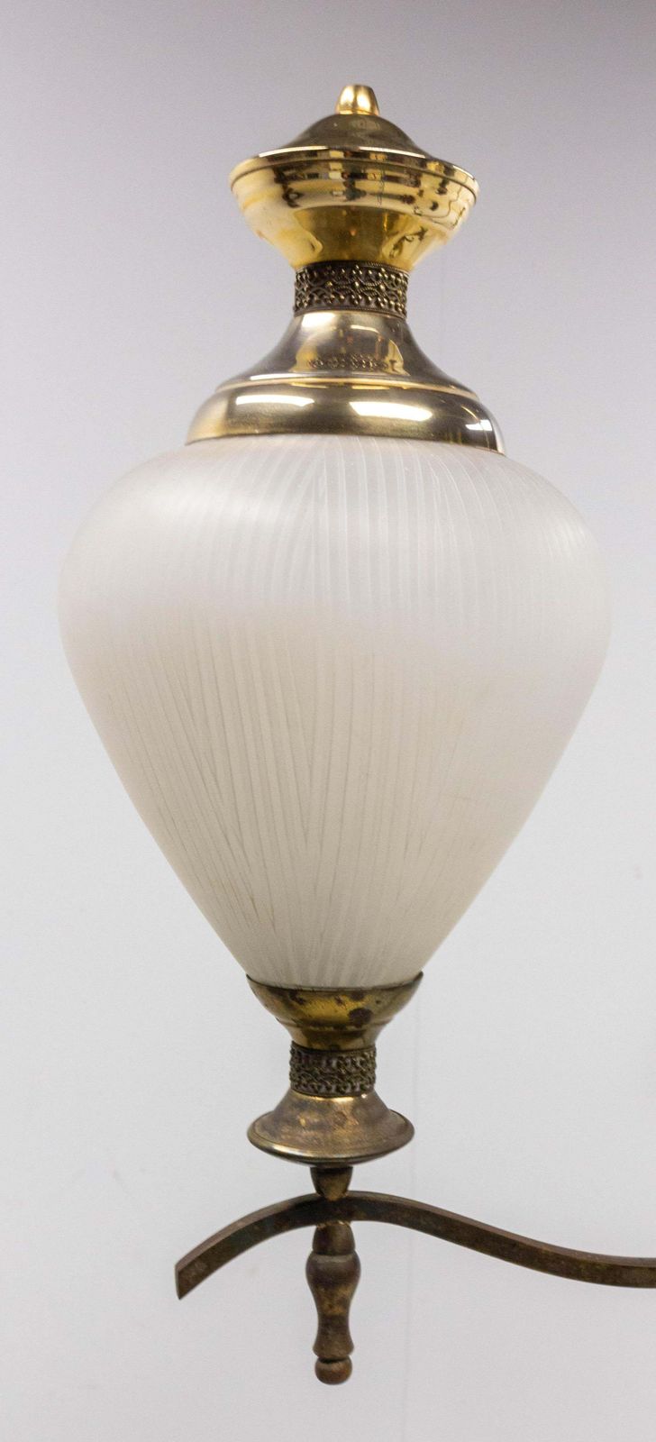 Lustre plafonnier français trois lumières en verre et laiton, vers 1960 photo buy