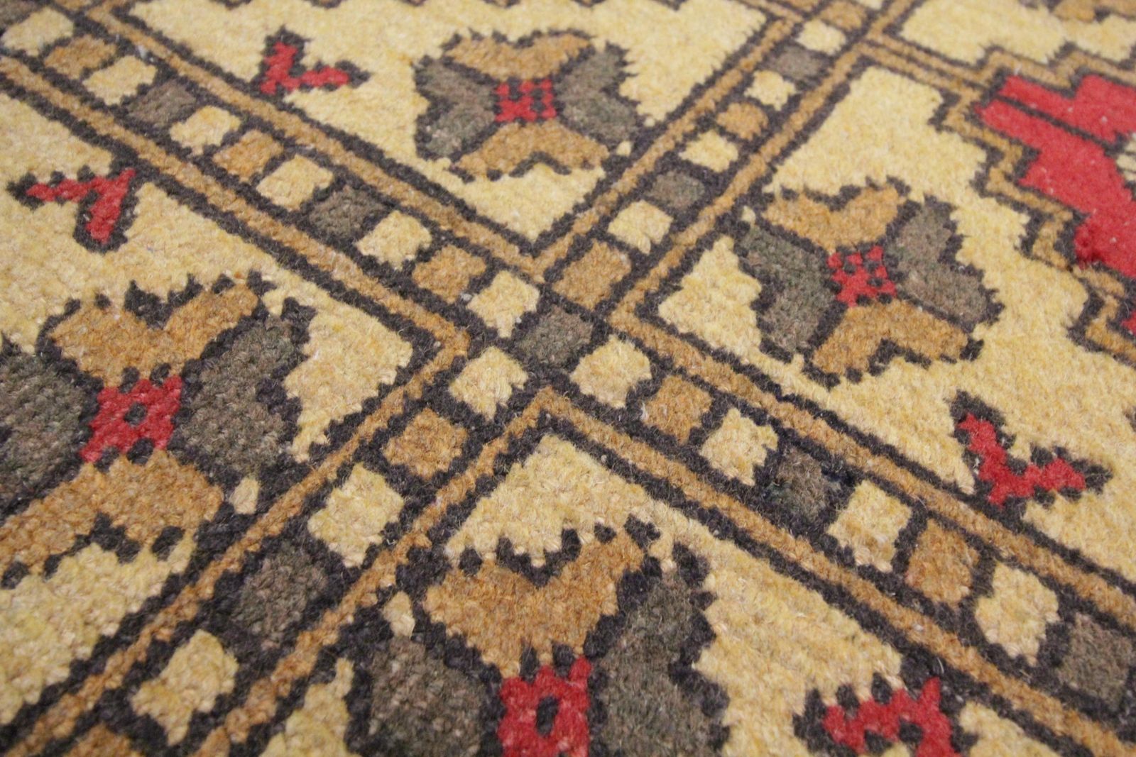 photo furniture Red Gold Geometric Area Rug Handwoven Oriental Living Room Carpet