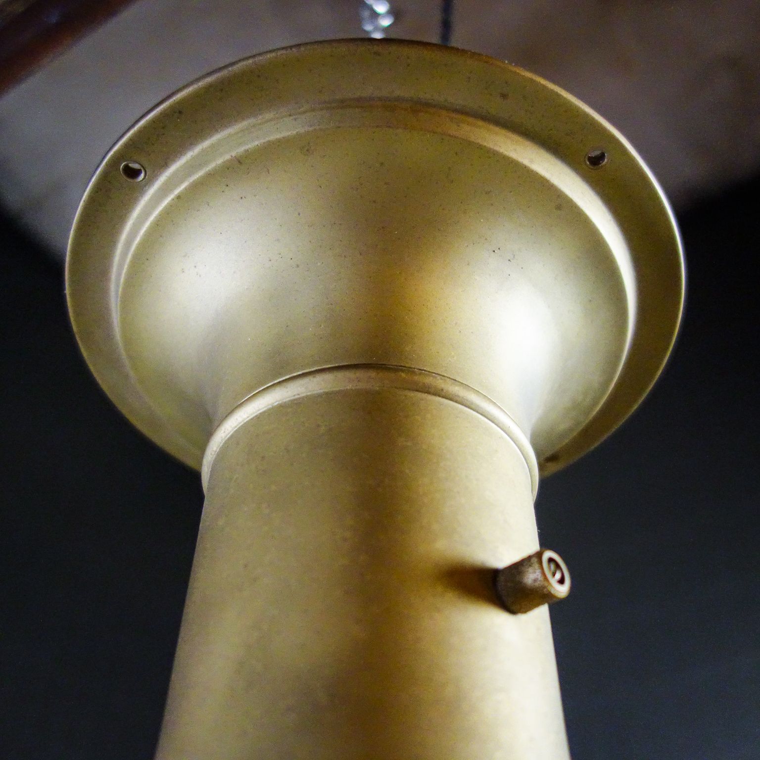 Antique Lamp – Globe Glass Shade & Gold Coloured Fixture – 1920s photo vinterior