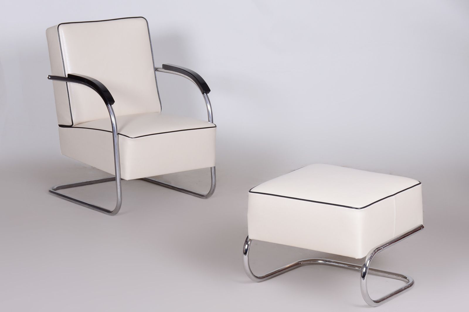 White Mucke Melder Armchair Set 1930s Czechia photo Furniture