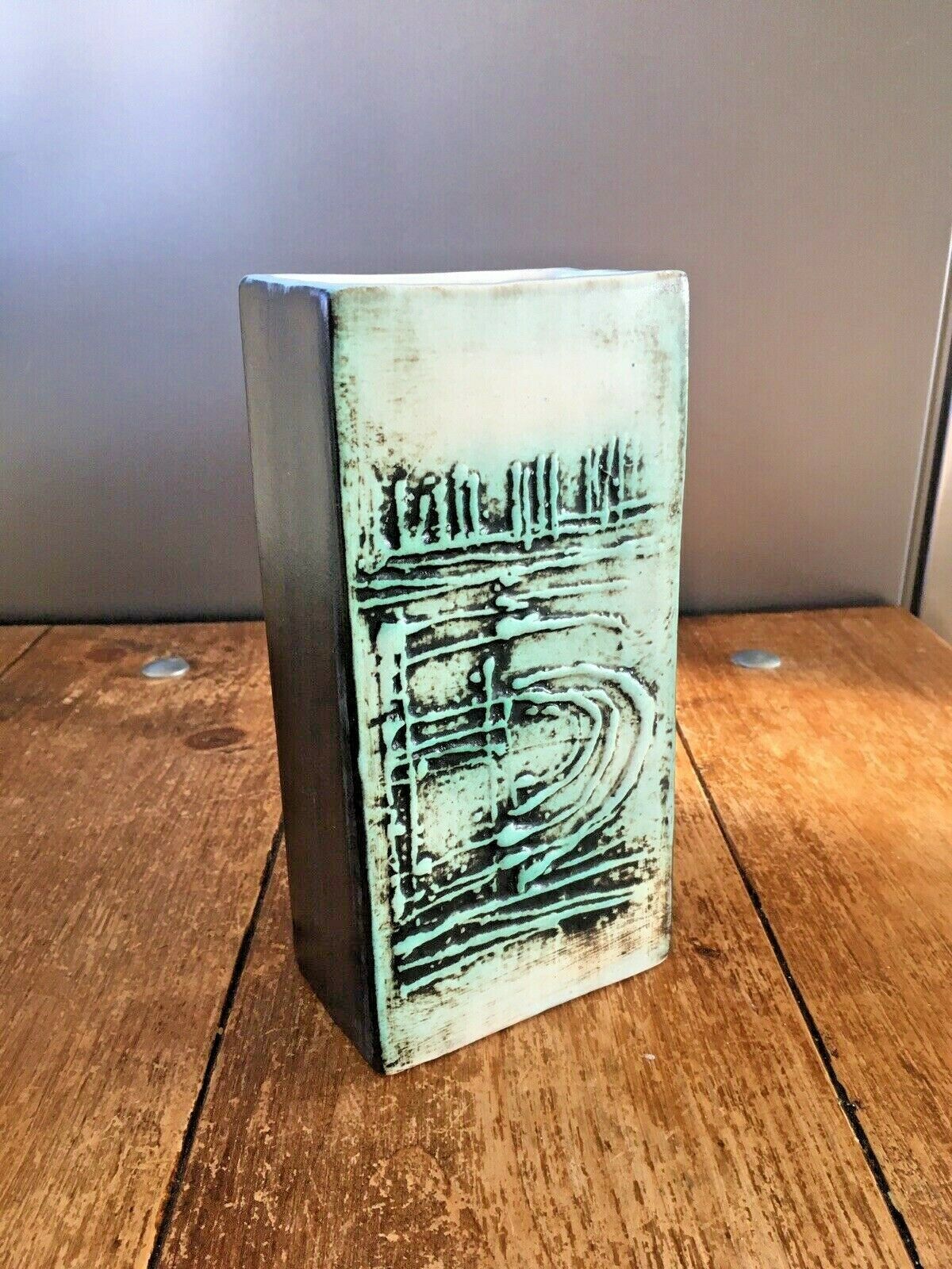 photo vintage Rare C1973 Tremaen Pottery Abstract Textured Geevor Slab Vase 70's Mid Century
