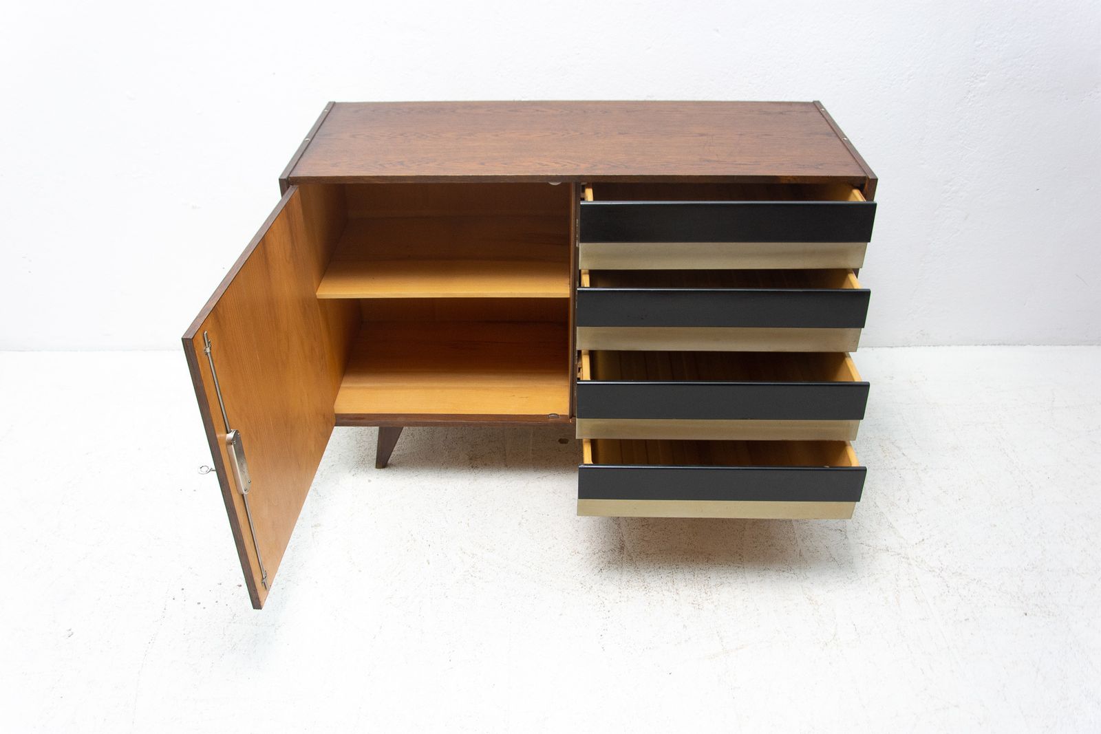 906.0 Mid Century Chest Of Drawers, 1960s photo
