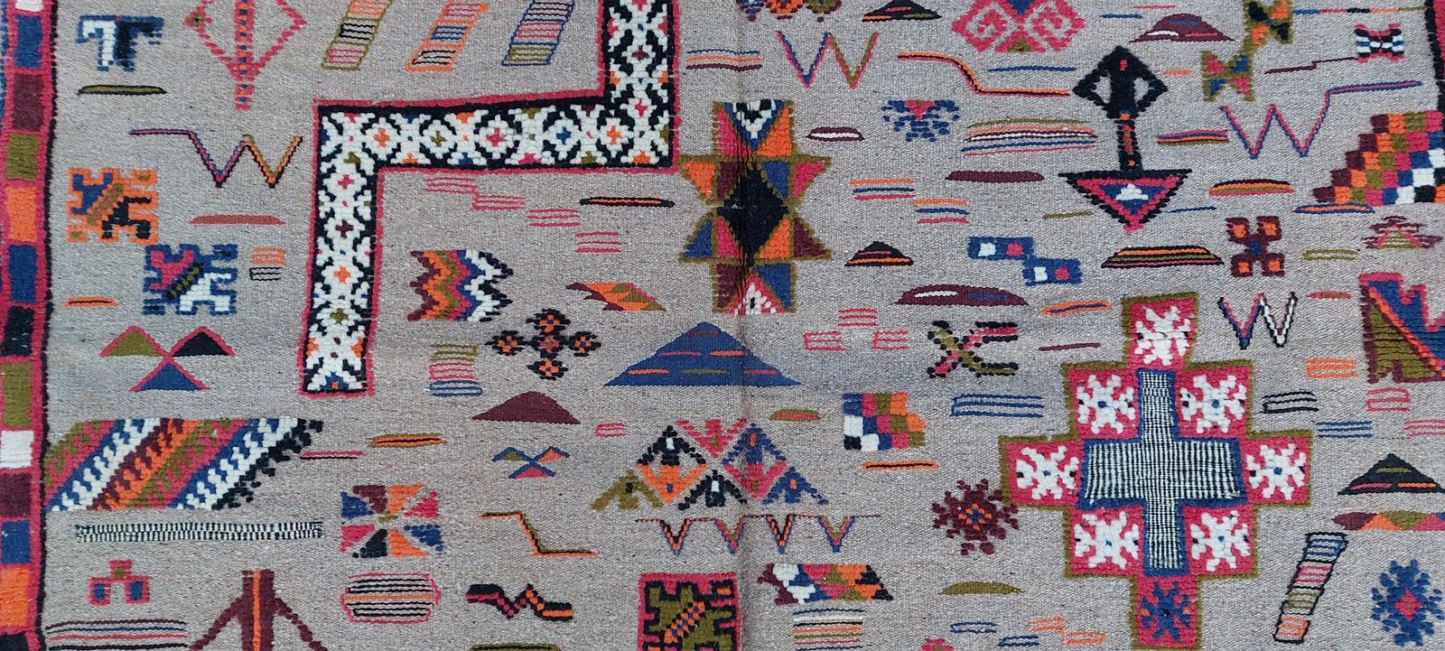 photo vinterior Handmade Traditional Moroccan Rug. Berber Carpet Natural Wool And Camel Hair / 8.3x5.4 Ft