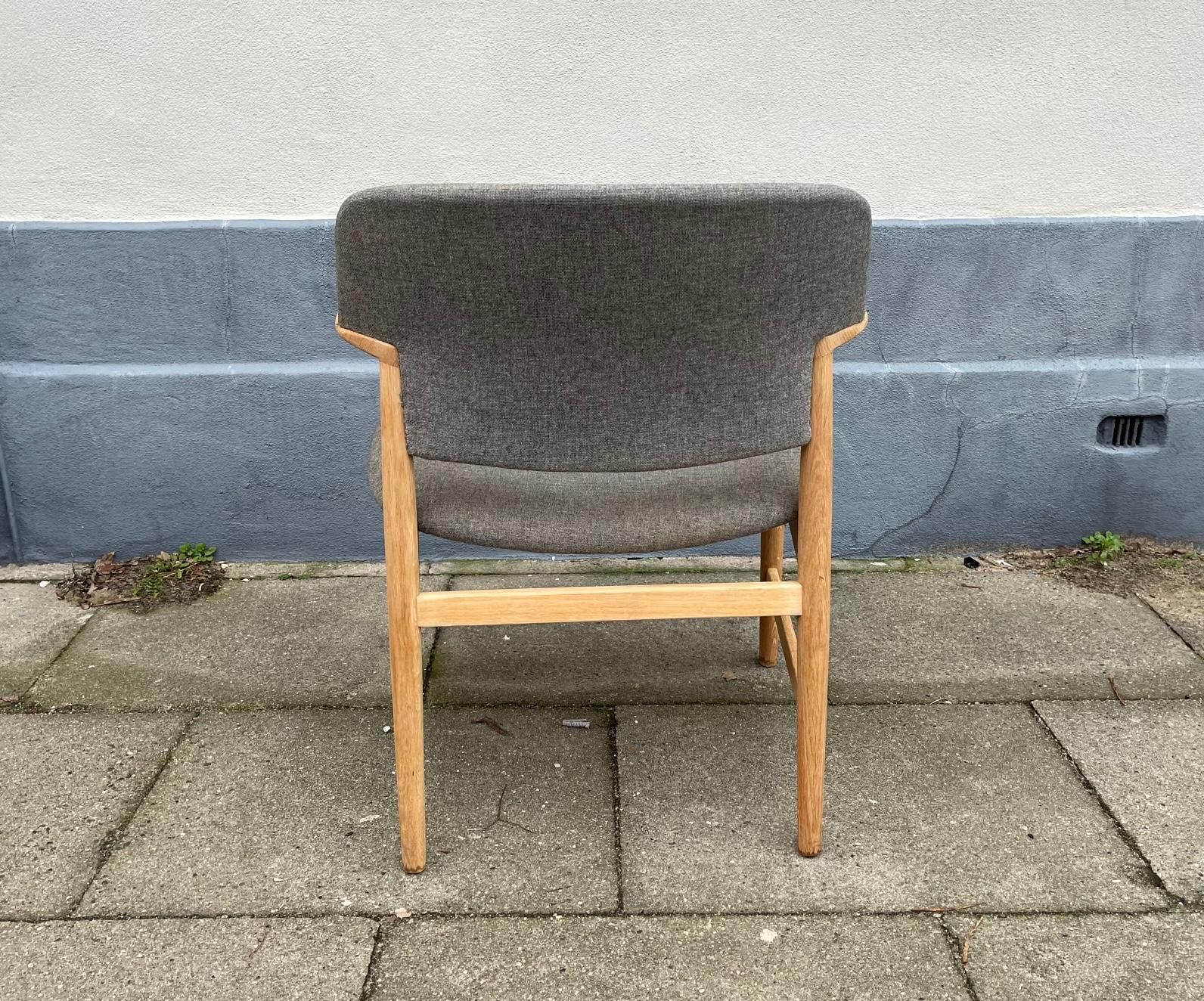 Armchair In Oak By Aksel Bender Madsen For Fritz Hansen 1960s photo vinterior