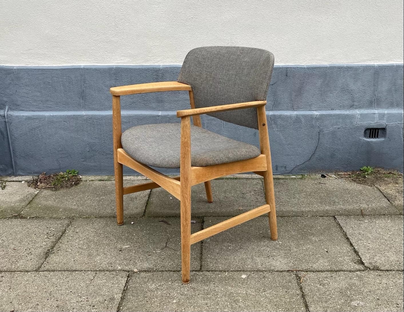 photo furniture Armchair In Oak By Aksel Bender Madsen For Fritz Hansen 1960s