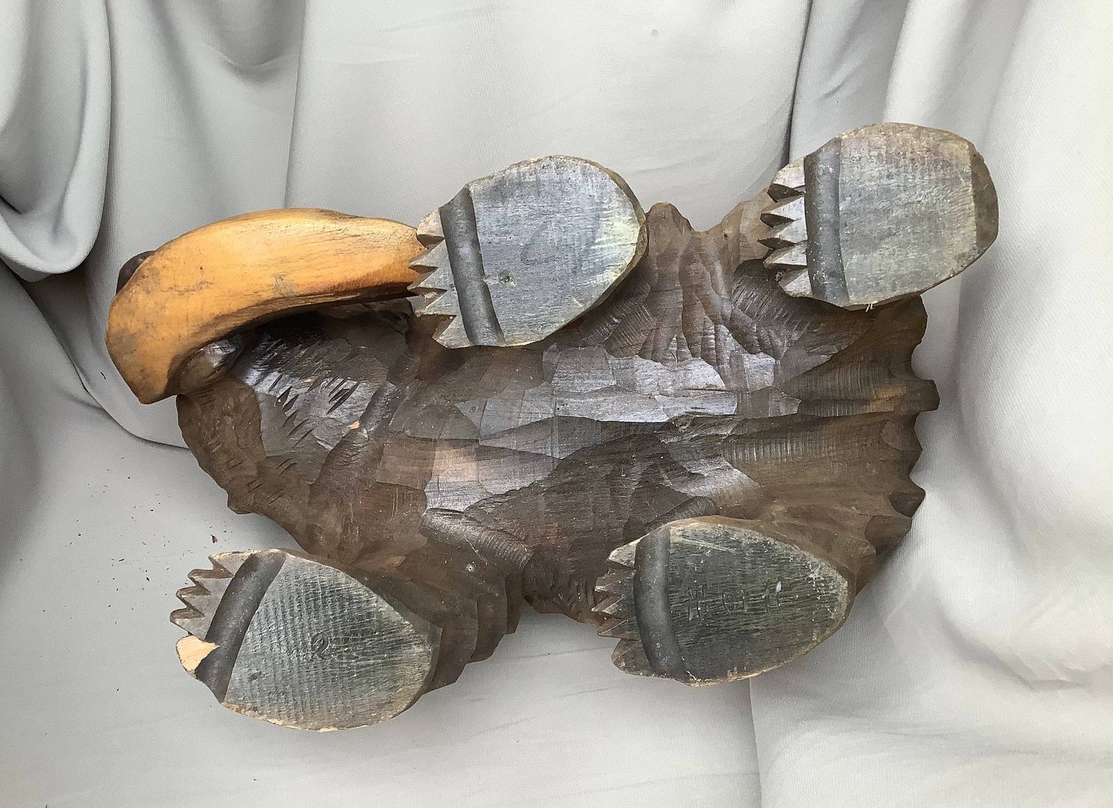 Carved Wooden Bear, 1950s, Vintage photo vinterior