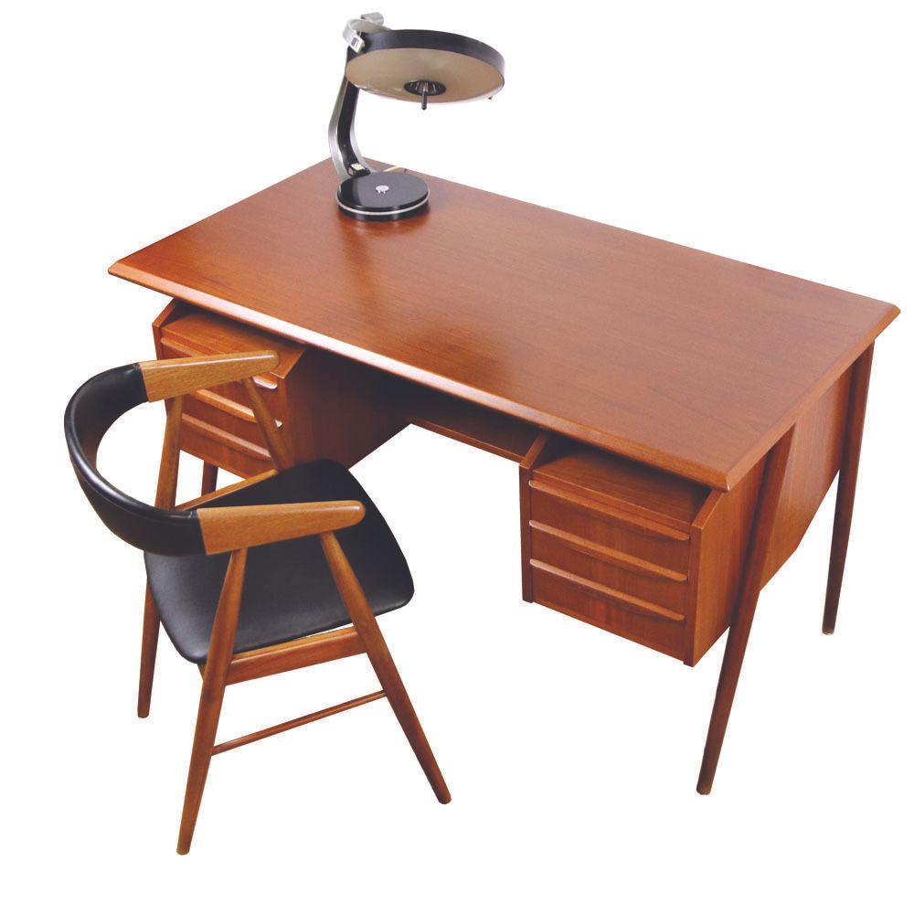 775.0 Ray/Cobra Desk Lamp From Lupela Madrid, 1970s photo