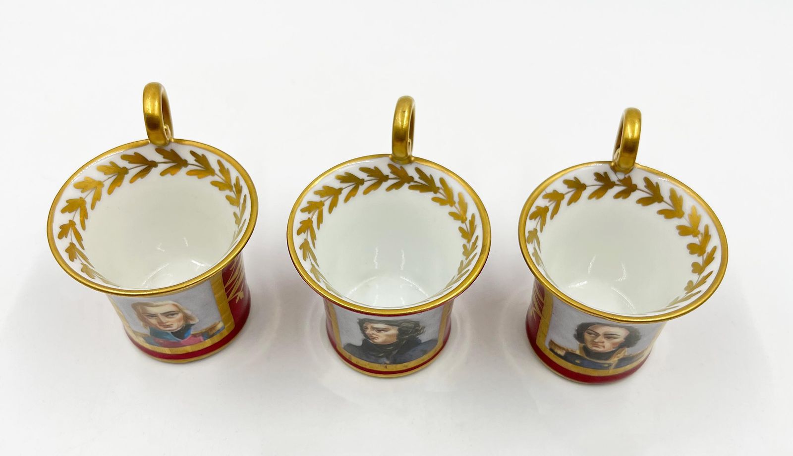 photo vintage 19th Century Paris Porcelain Tea Set Featuring Napoleonic Portraits