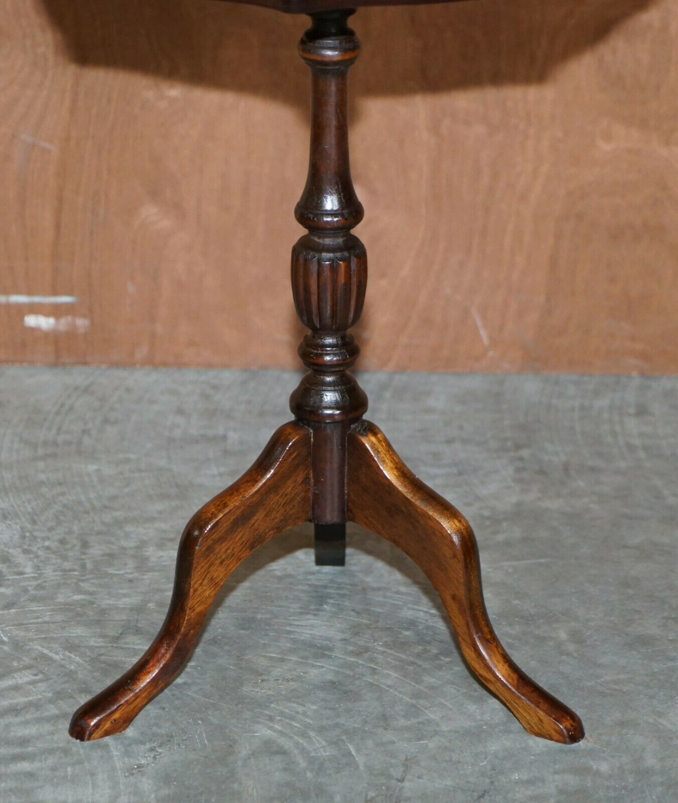Decorative Vintage Mahogany Pie Crust Edge Tripod Lamp Side End Wine Table photo vinterior