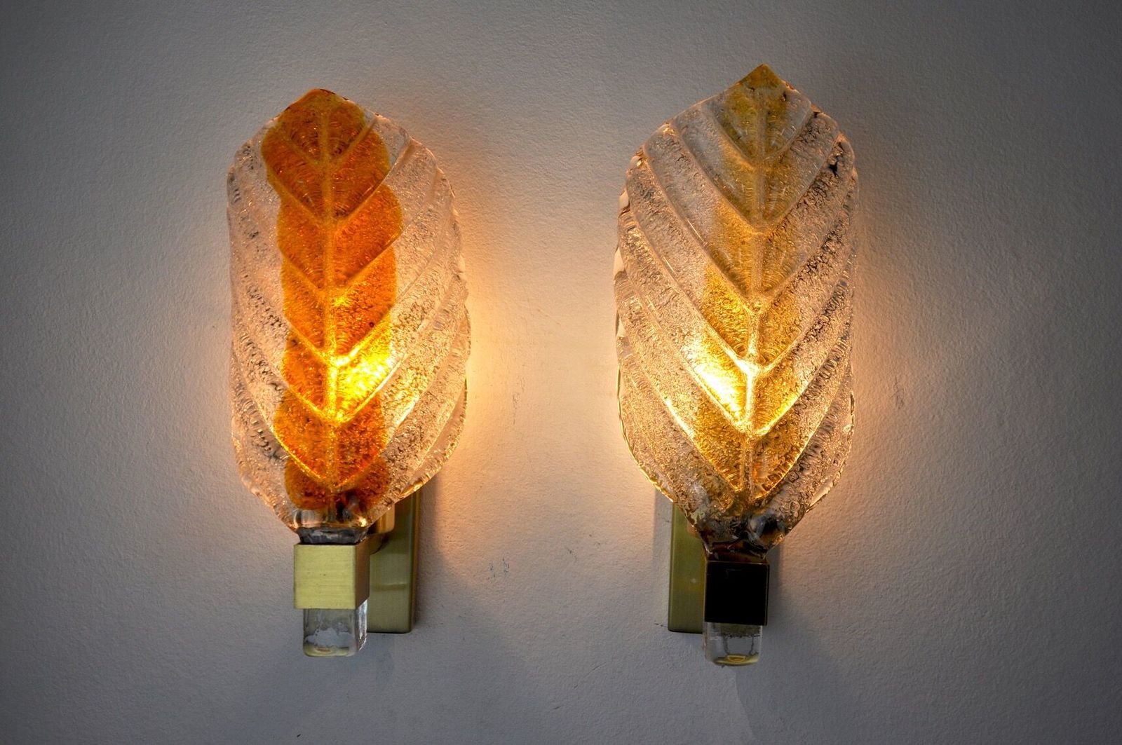 Pair Of Wall Lamps Leaves, Bicolore, Murano, Italy, 1970 photo 1593.0