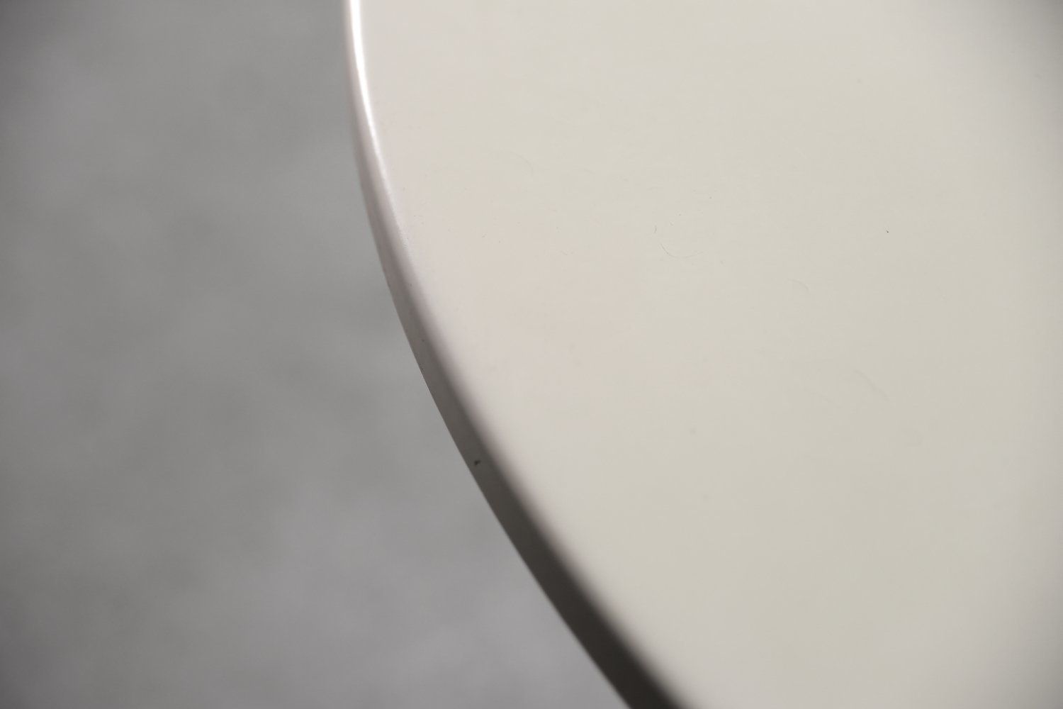 photo vintage Vintage Scandinavian Mid Century Modern Dining Table With Metal Tulip Leg, 1970s
