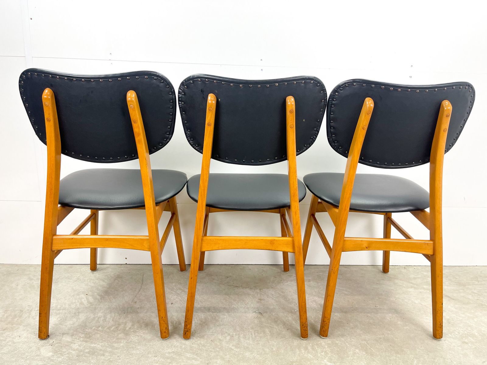 Skaileren Chairs With Wood Base photo Furniture