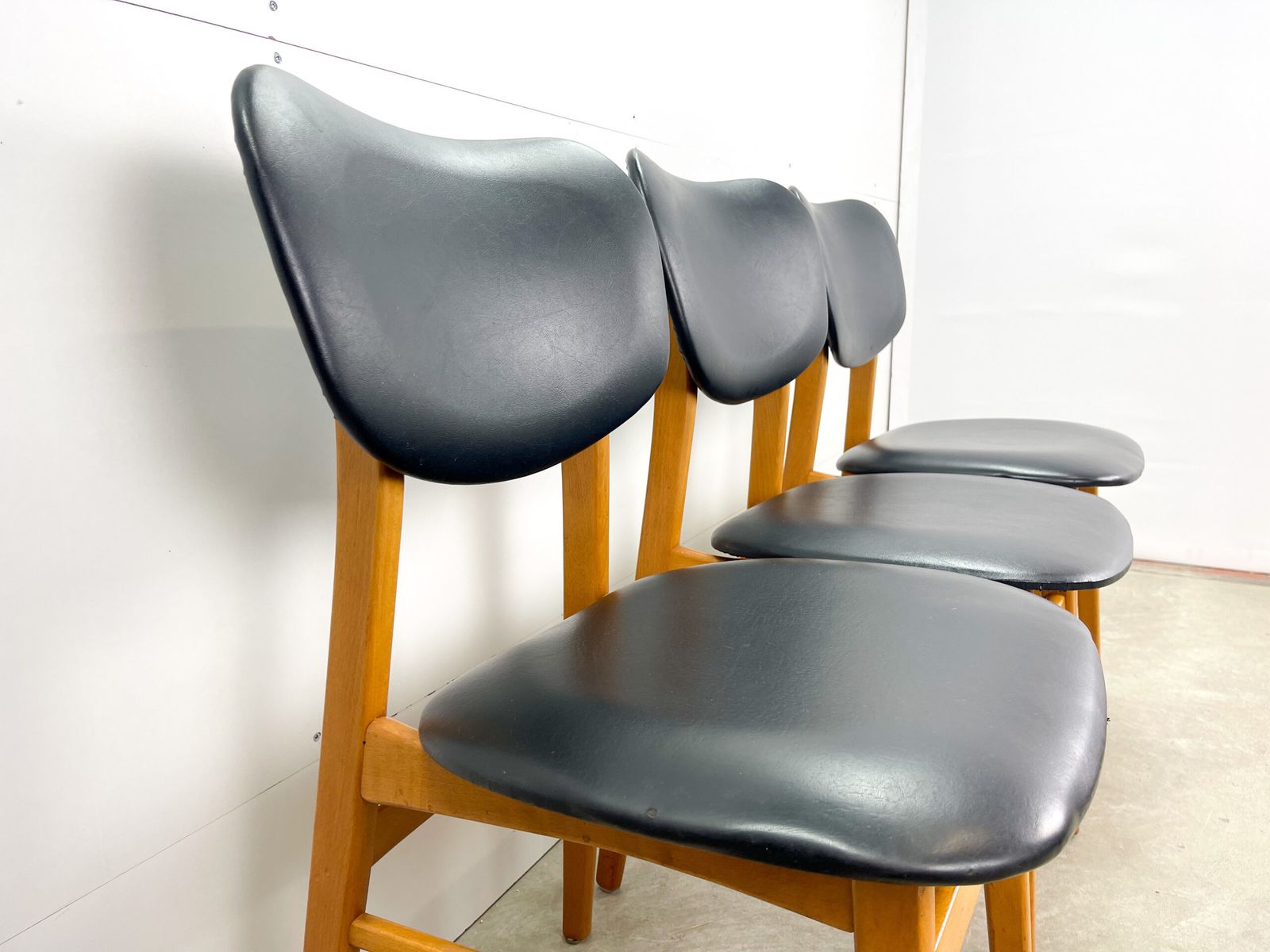 Skaileren Chairs With Wood Base photo 59.0