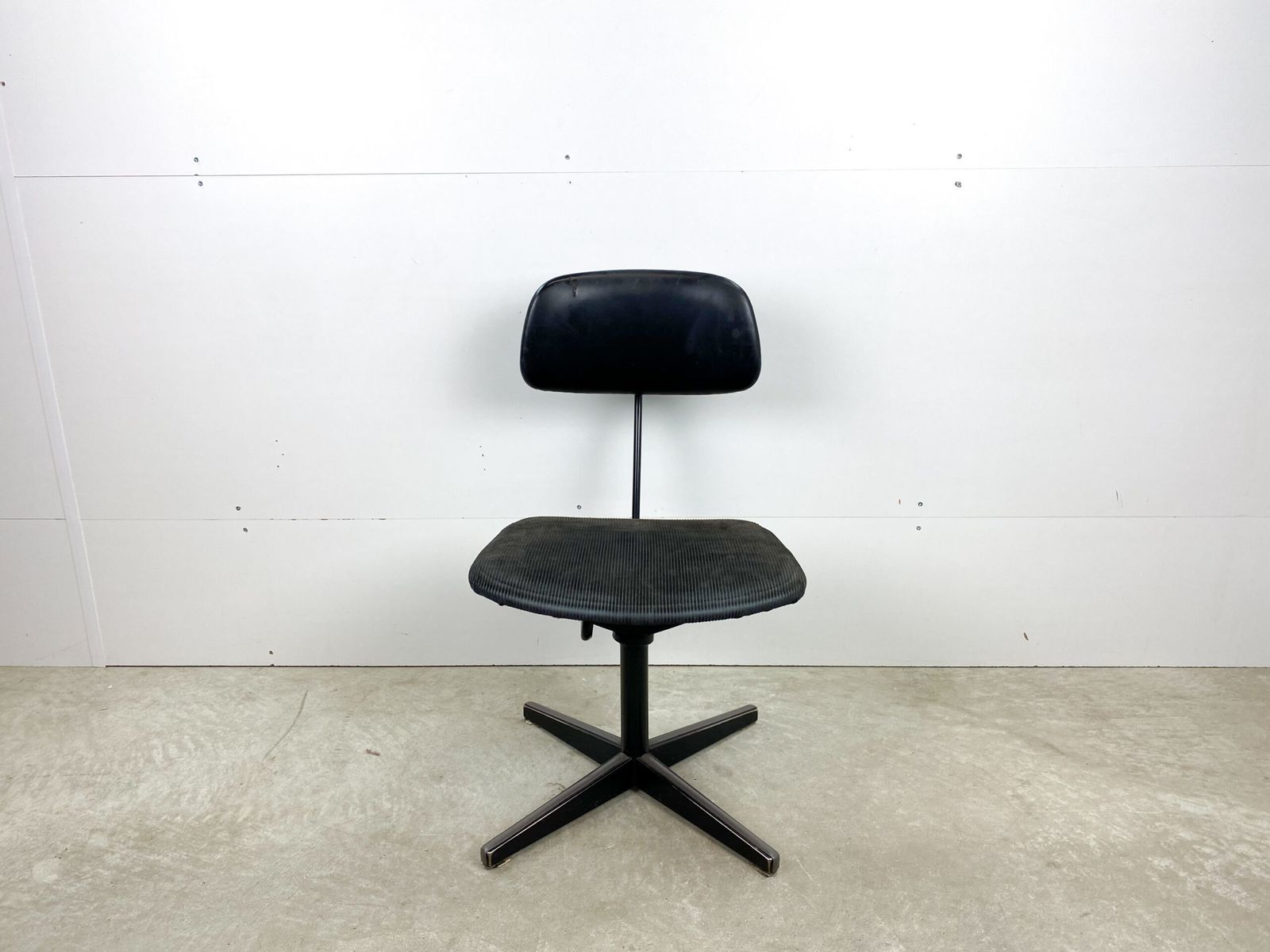 Black Ahrend De Cirkel Office Chair photo vintage