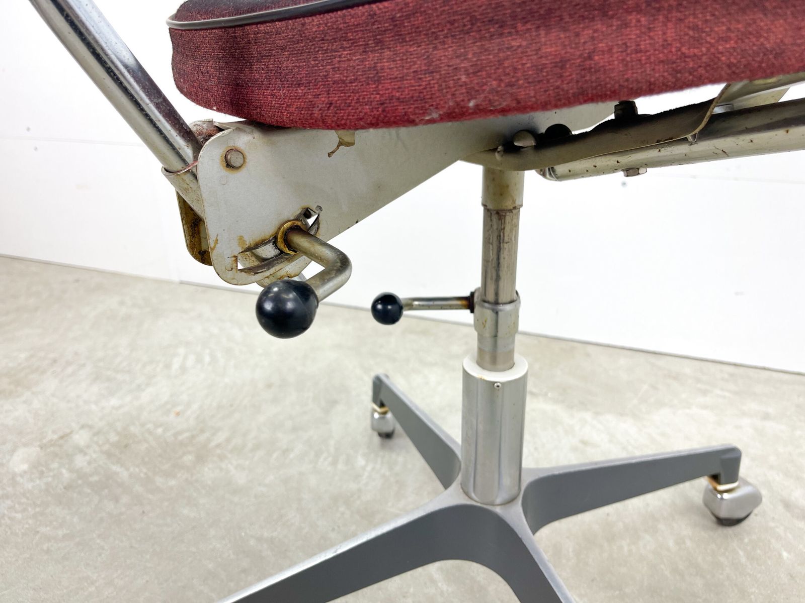 Office Chair With Armrests photo vinterior
