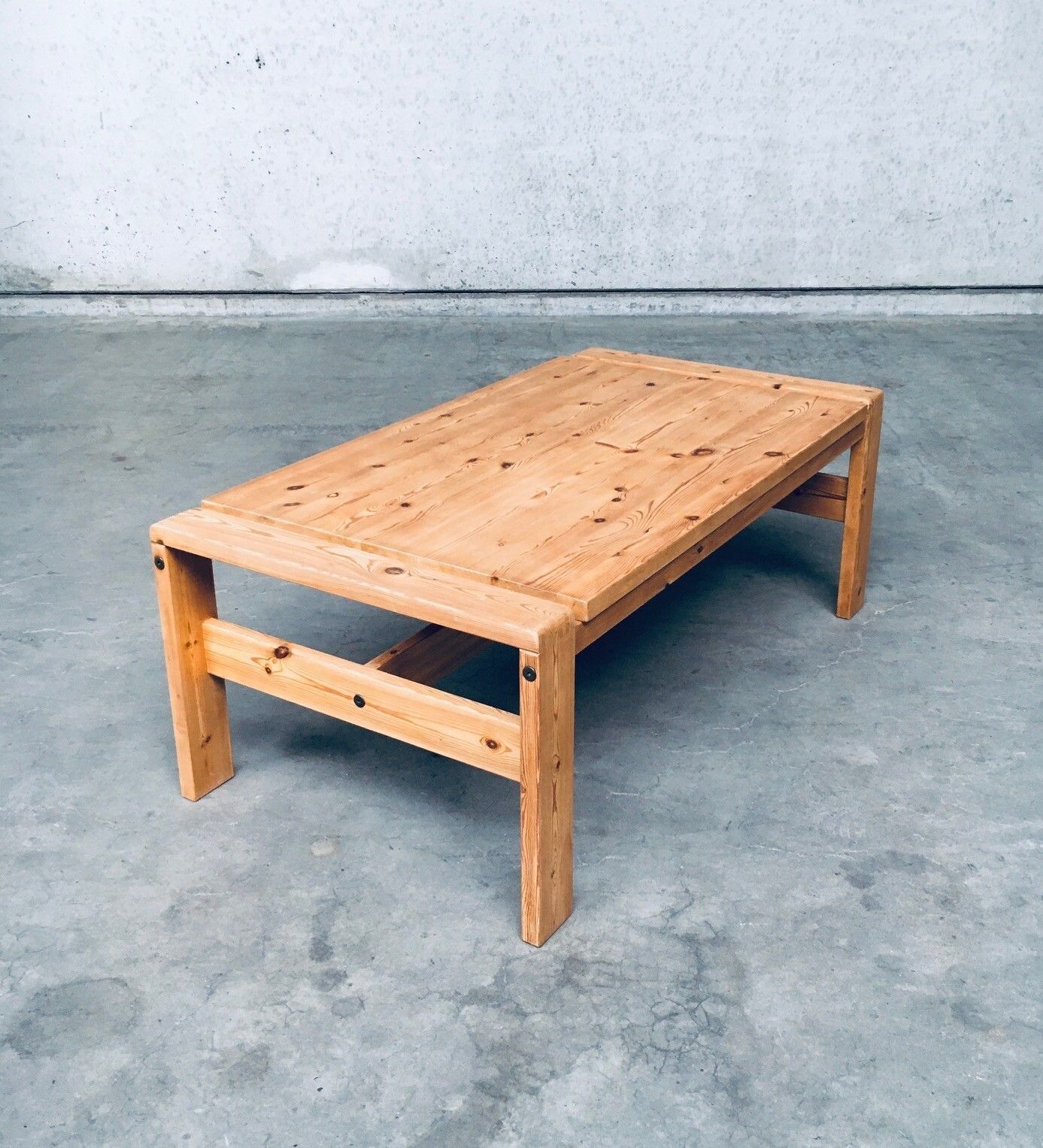 photo furniture Scandinavisch Modern Design Salontafel Van Massief Grenenhout, Denemarken, Ca. Jaren 1970