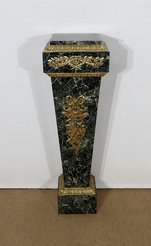 Marble Stand Sheath, Louis XVI Style – Late 19th Century