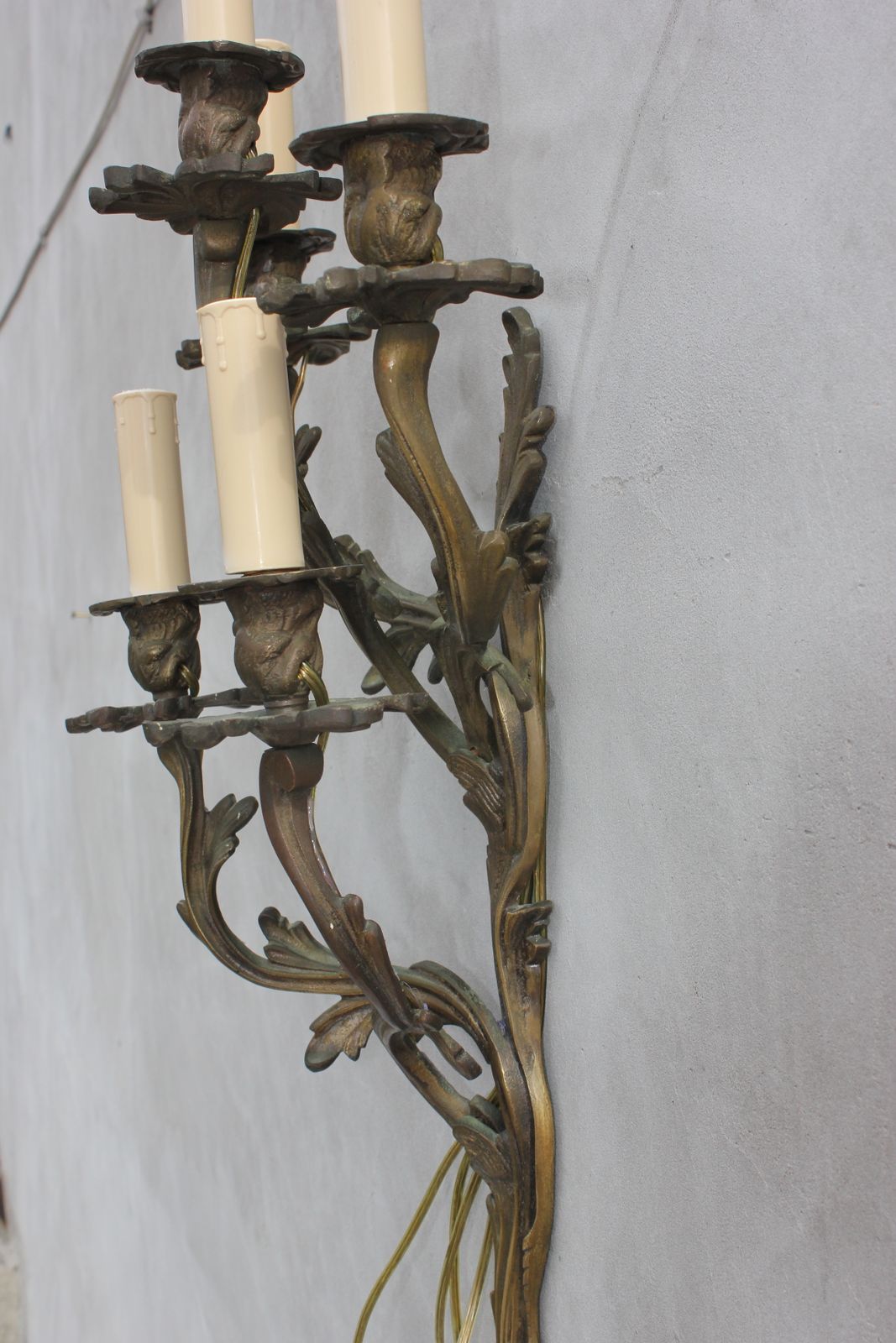photo vinterior Pair Of Large Wall Lamps With 5 Bulb Lights Of Louis XV Rococo Style Bronze Sconces