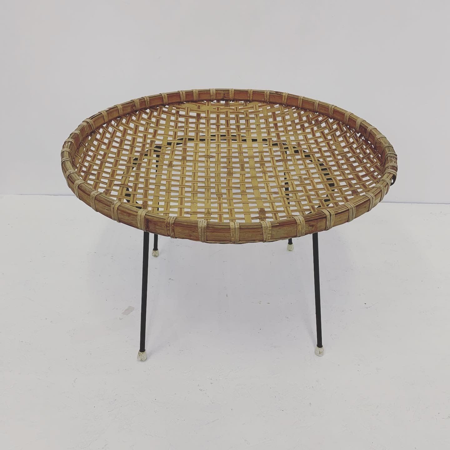 photo furniture Artimeta Basket Tijdschriftenrek, Ca. Jaren 1950