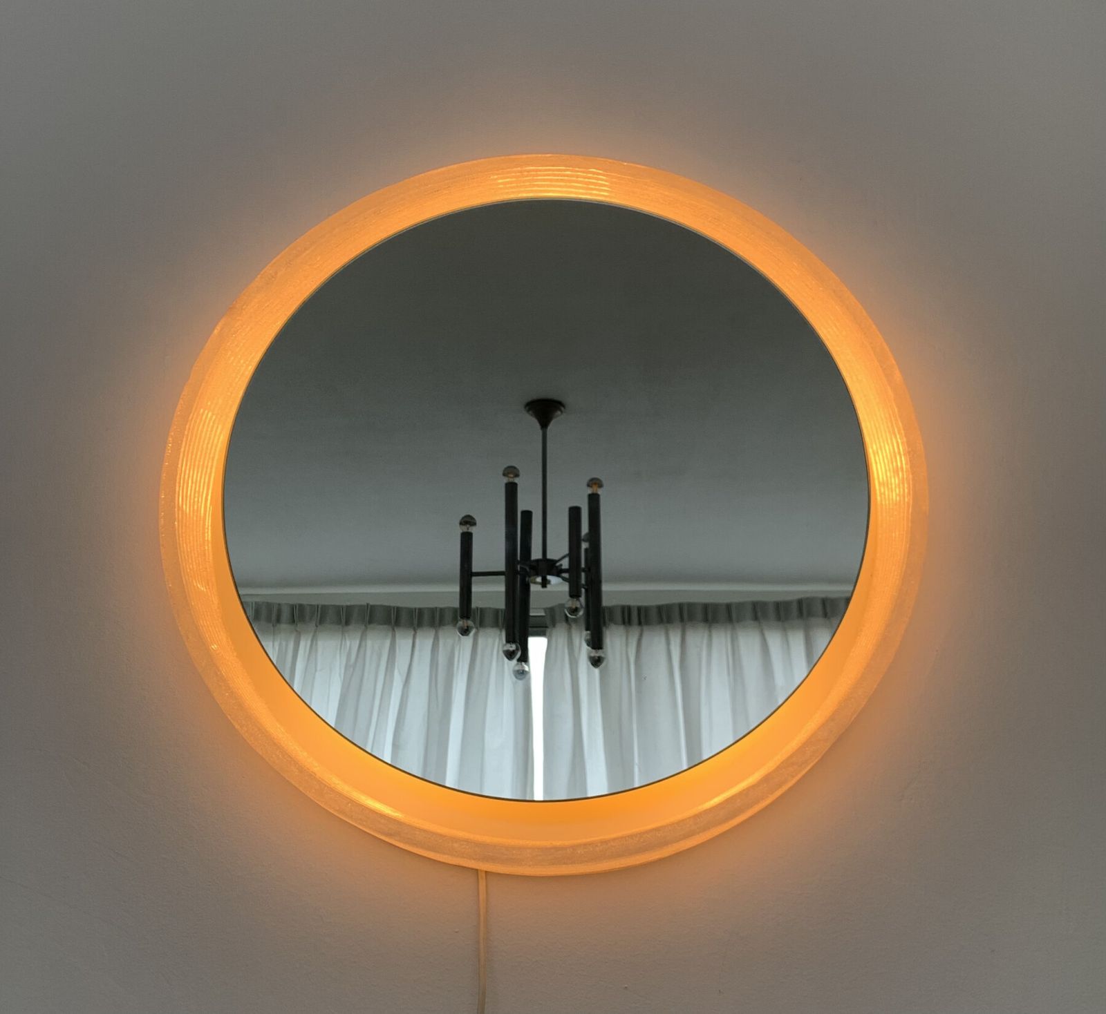 Hillebrand Lucite Spiegel Met Achtergrondverlichting, Jaren 1970 photo vinterior