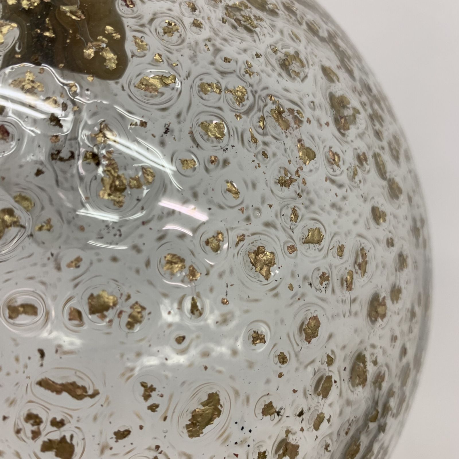 Mid Century Design Glazen Bolhanglamp Met Goudvlokken, Jaren 1970 photo for sale