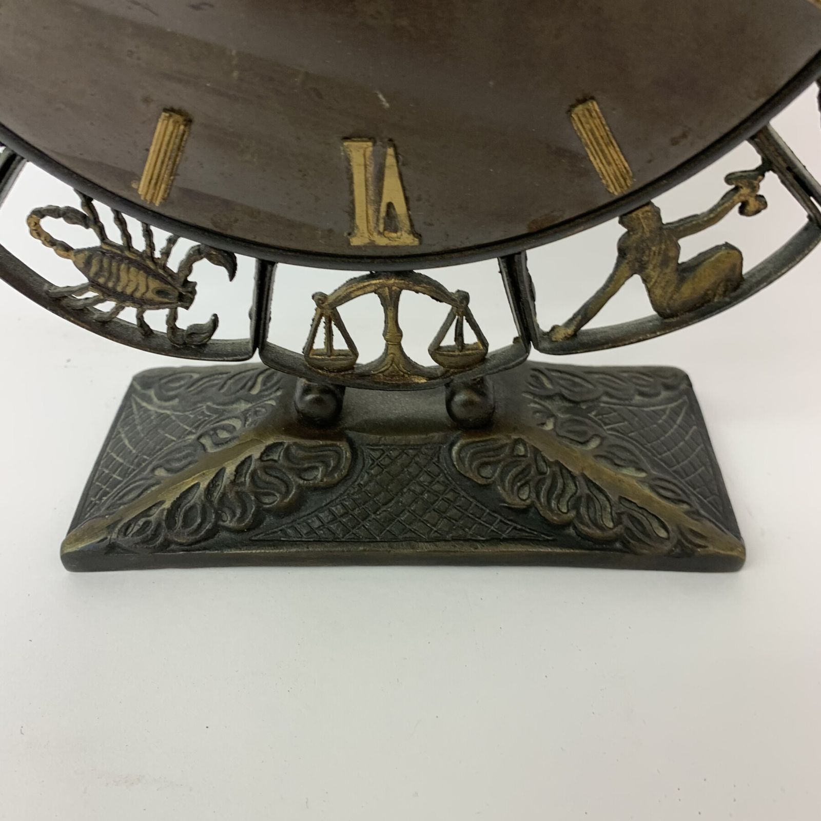 Junghans Modernist Zodiac Clock, Jaren 1970 photo for sale