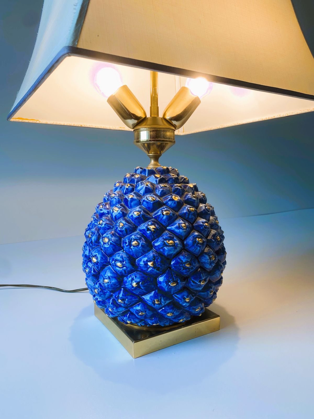 Mid Century Italiaanse Keramische Ananаslamp photo Verlichting