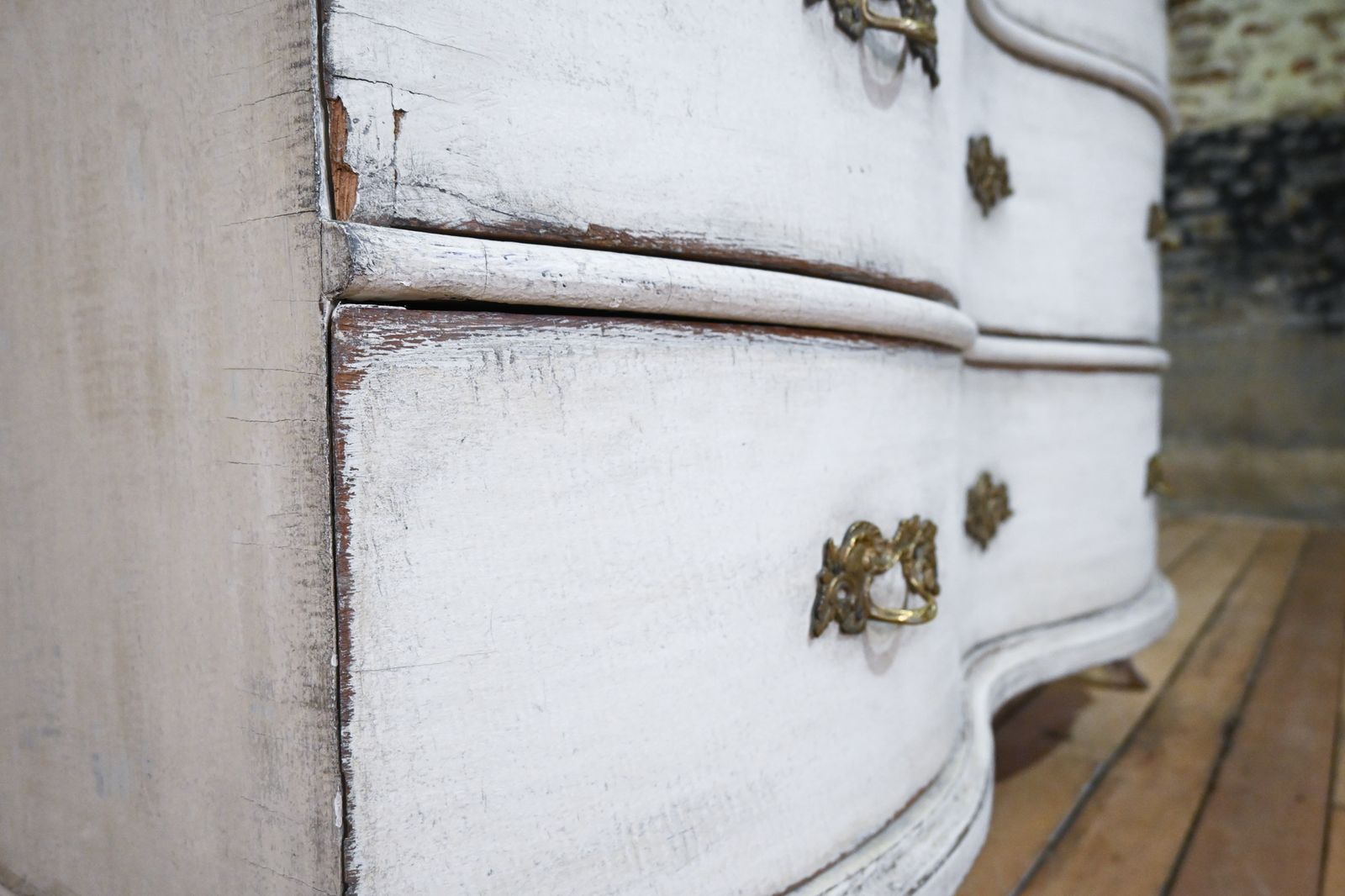 photo vintage 19th Century German Rococo Serpentine Painted Commode