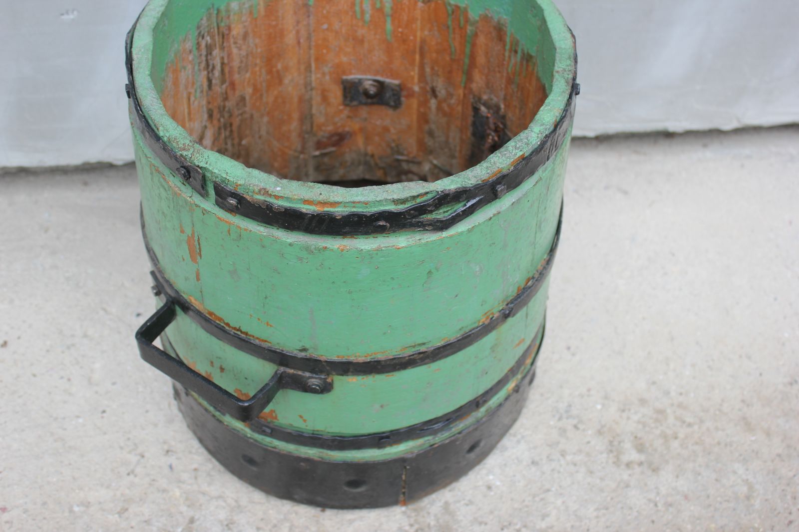 Vintage Wooden Tub Planters Wine Barrel Classic Pail Tub For Home And Garden photo buy