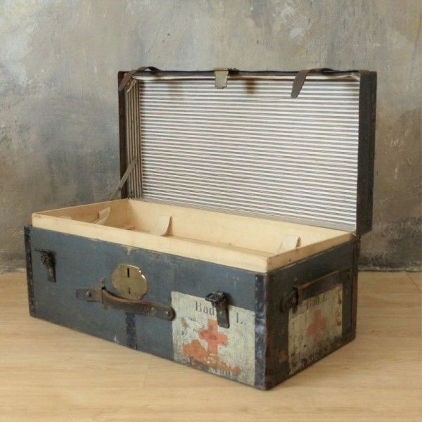 Antique Medicine Chest From Ww1 From The German Red Cross. 1914   1918 photo vintage