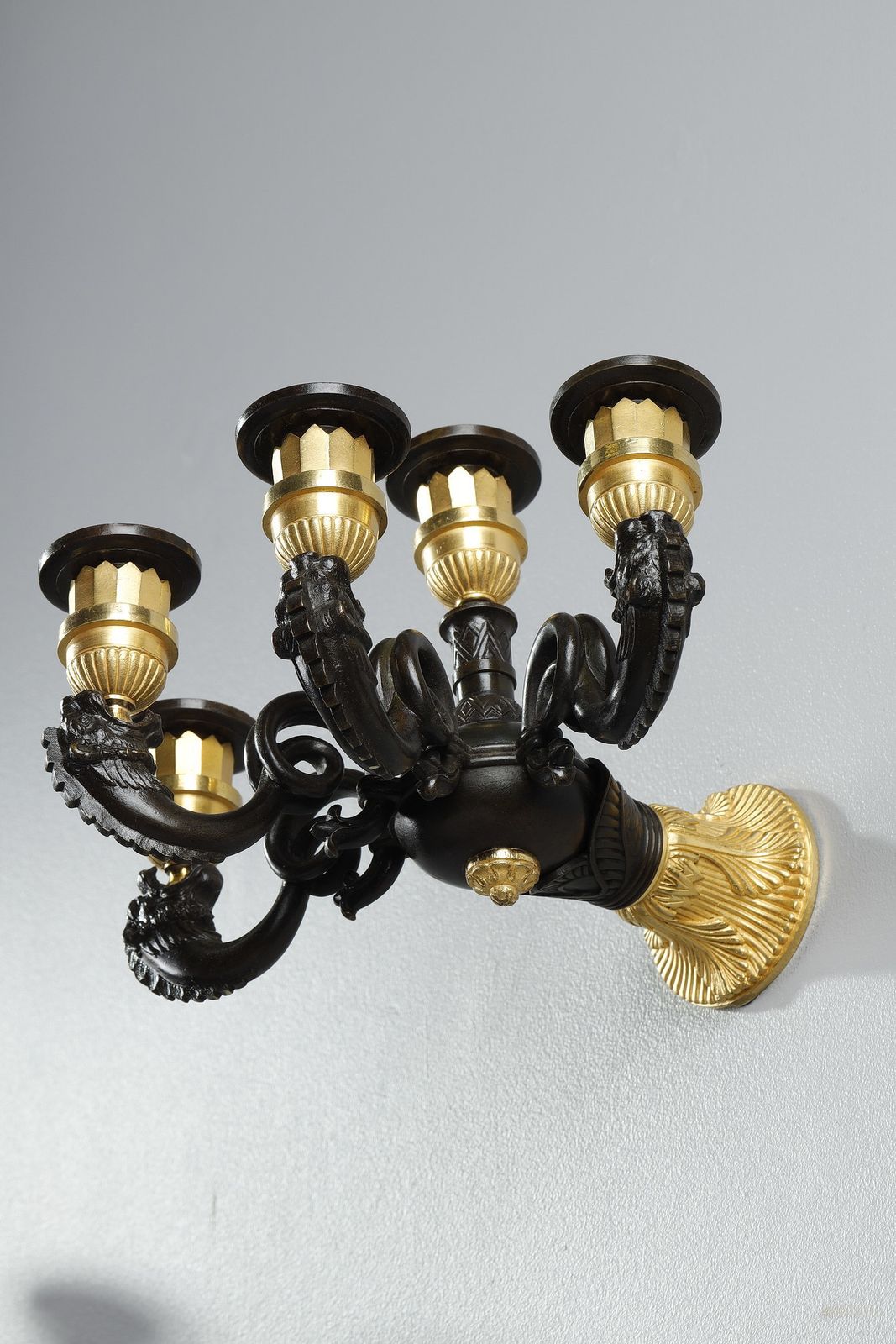 photo vintage Pair Of Restauration Period Sconces In Bronze