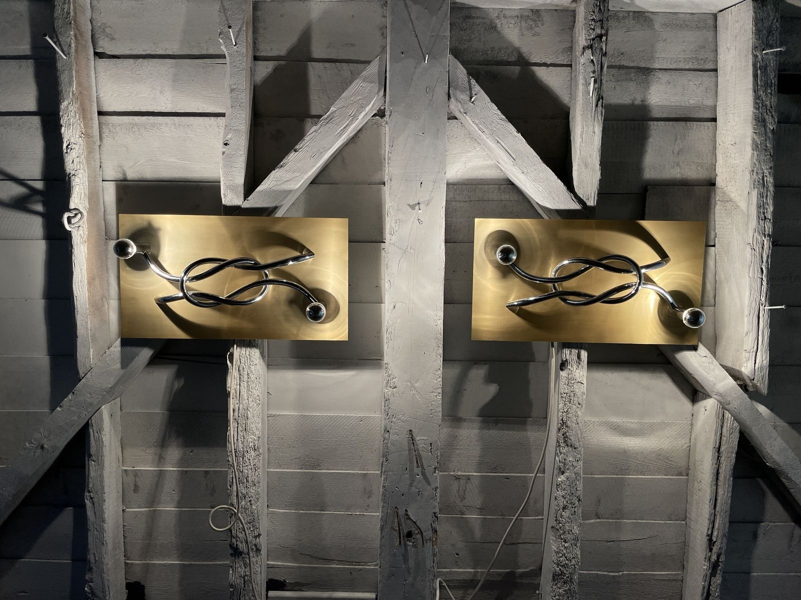 photo vintage A Pair Of 1970s Italian 'Reef Knot' Wall Light Panels / Sconces Designed By Giacomo Benevelli For Missaglia