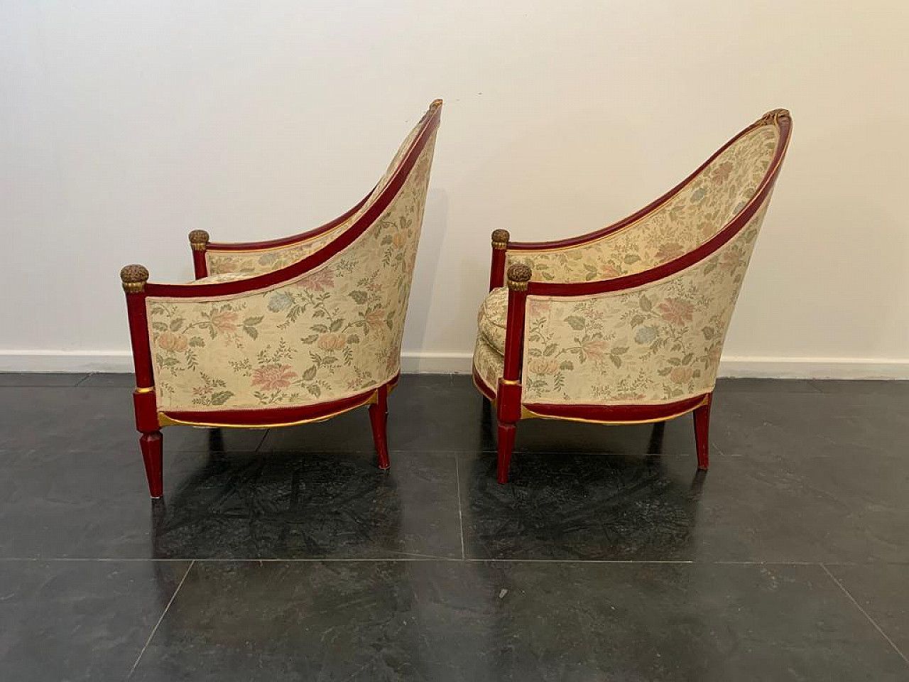 photo furniture Pair Of Cardinal Red Lacquered Armchairs With Gold Details, 1930s