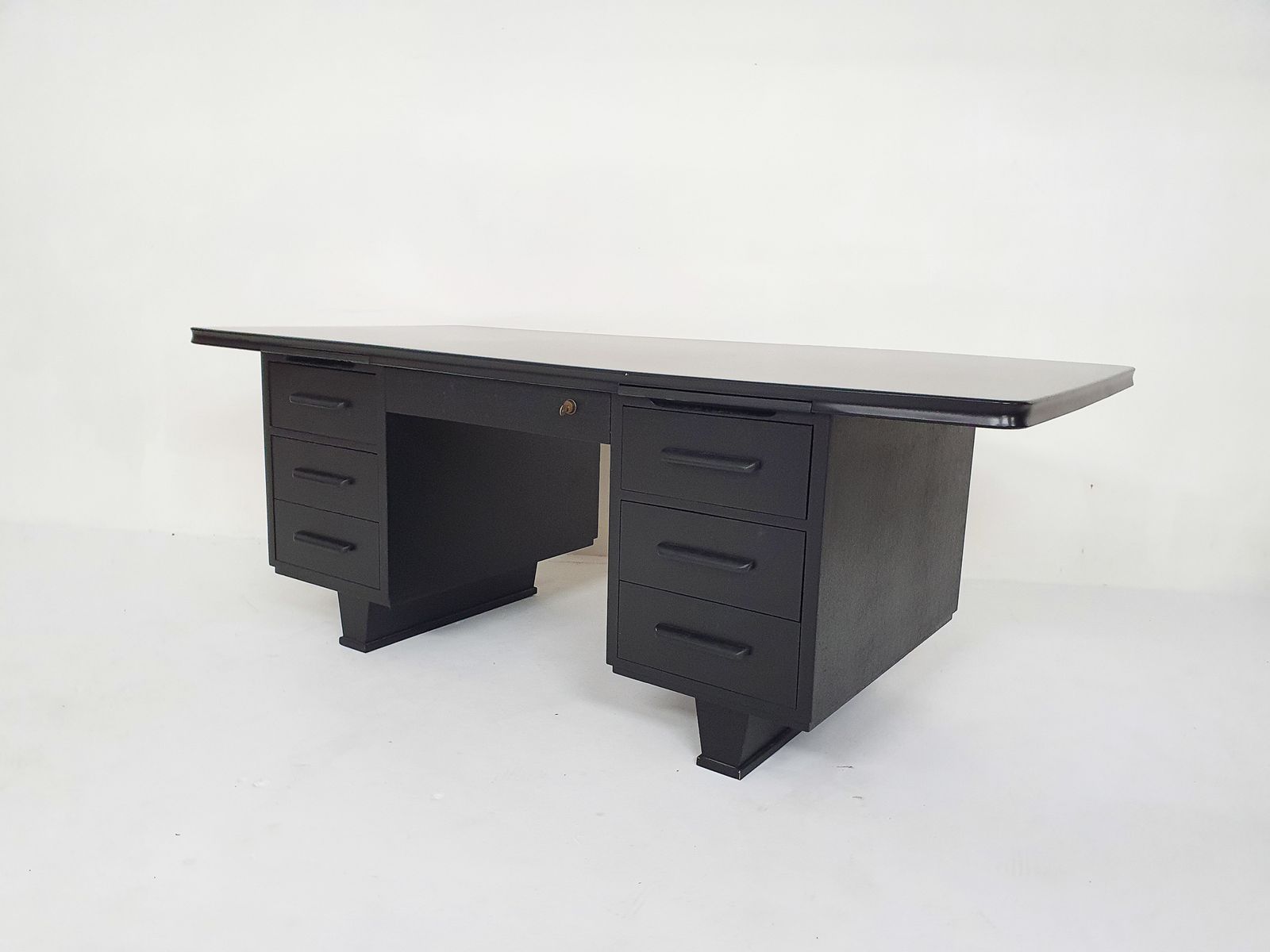 Groot Zwart Houten Directiebureau, Ca. Jaren 1960 photo furniture