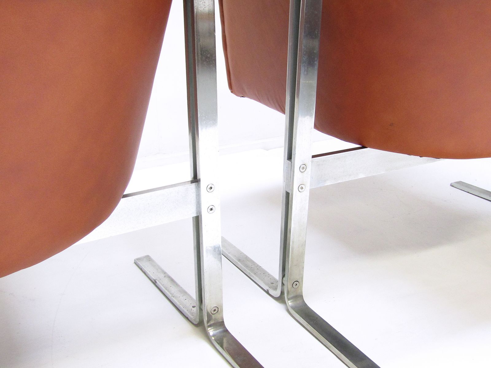 Two Space Age "042" Chairs By Geoffrey Harcourt For Artifort photo vinterior