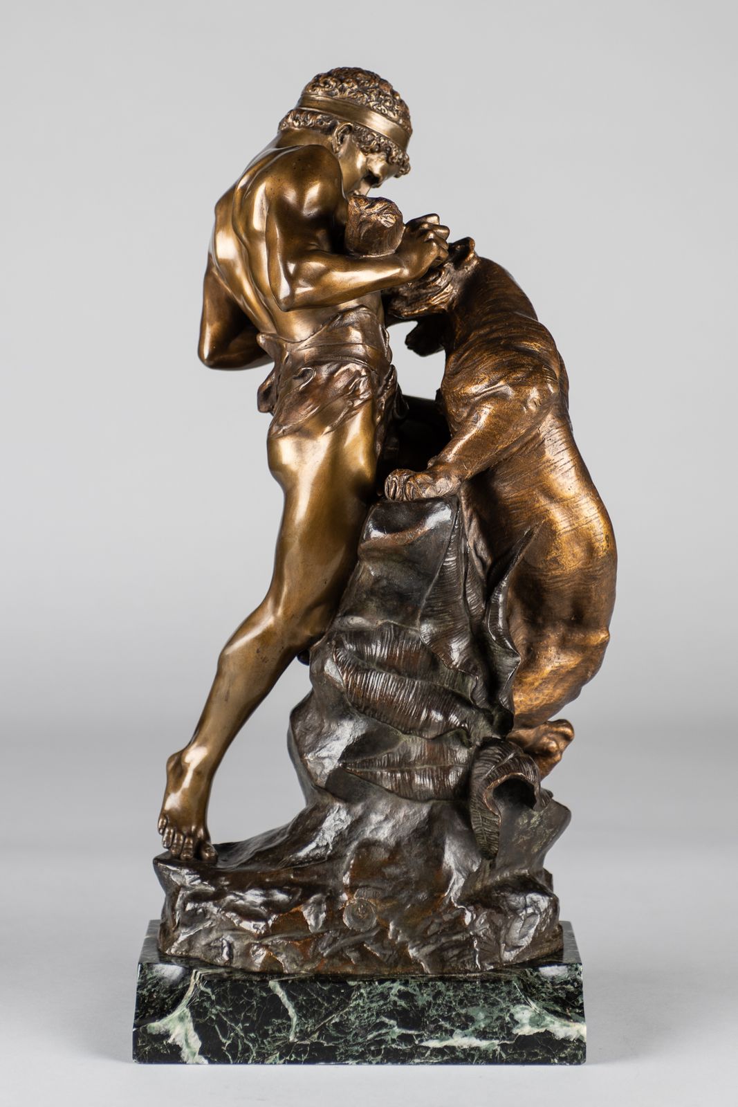 A Stunning 19th Century French Bronze Sculpture Of A Man Fighting A Tiger, Signed E.Drouot photo vinterior