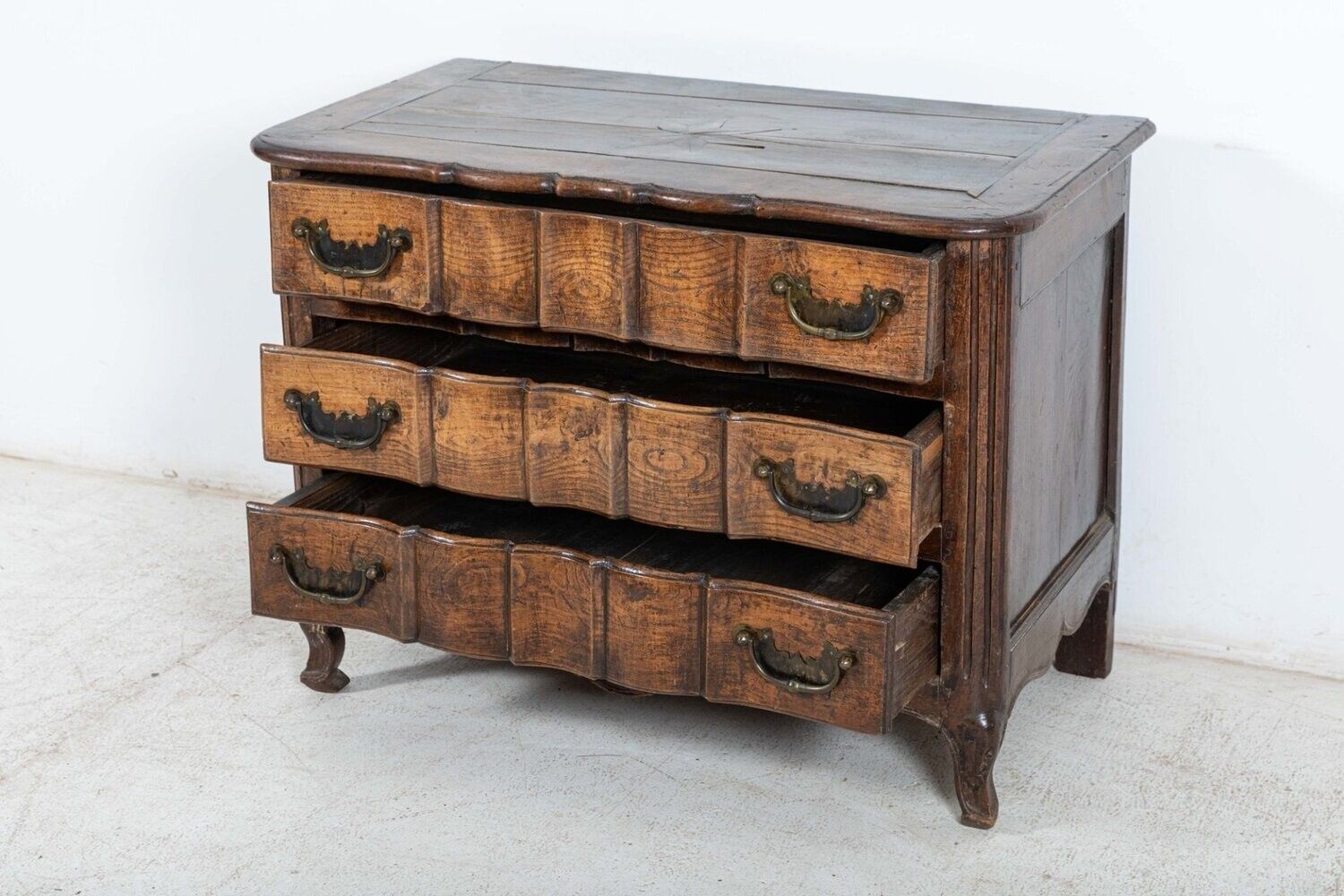 18thc French Provincial Serpentine Walnut Commode photo vinterior