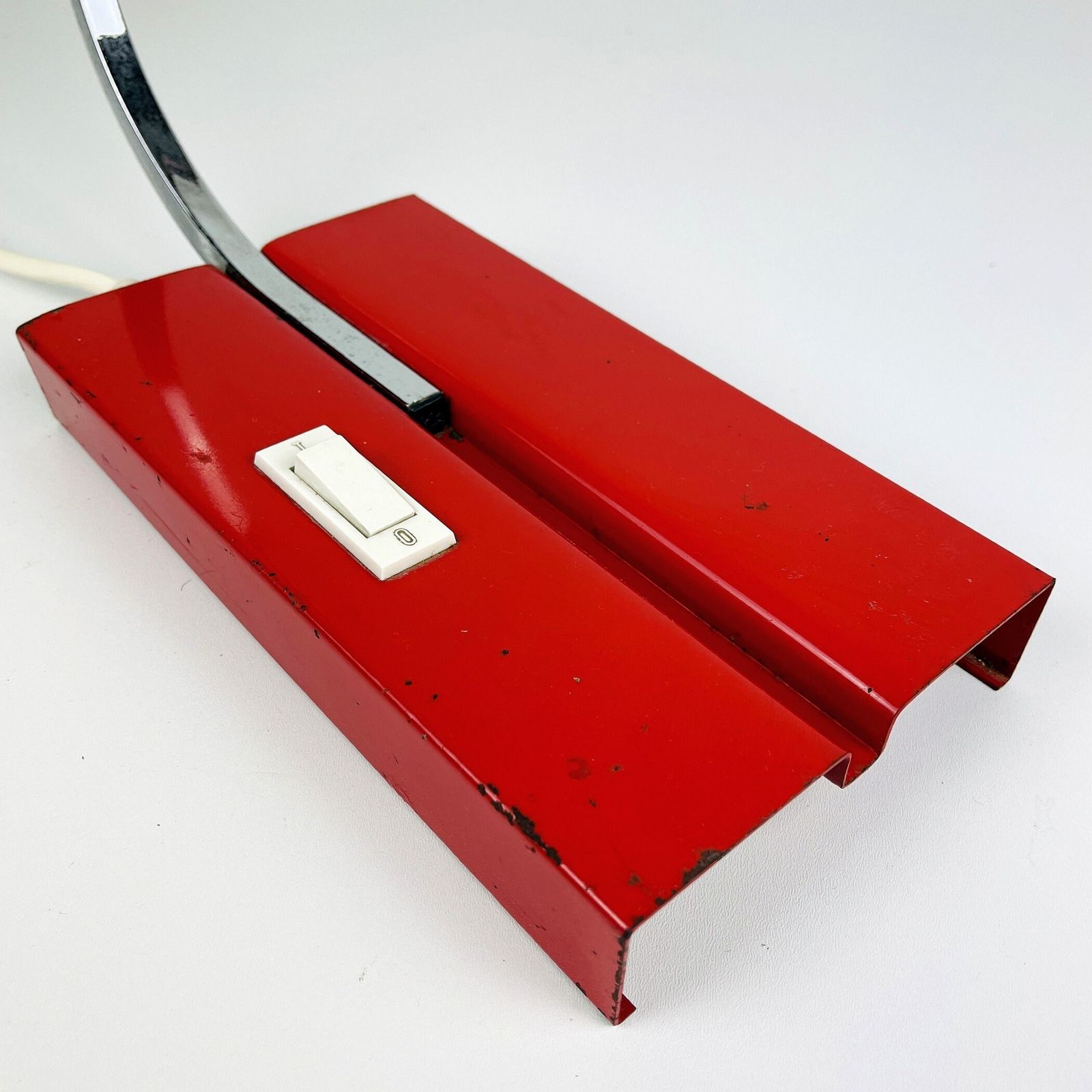 Mid Century Red Metal Desk Lamp Emi Poljcane Yugoslavia 1970s Vintage Industrial Loft Office Table Lamp photo vintage