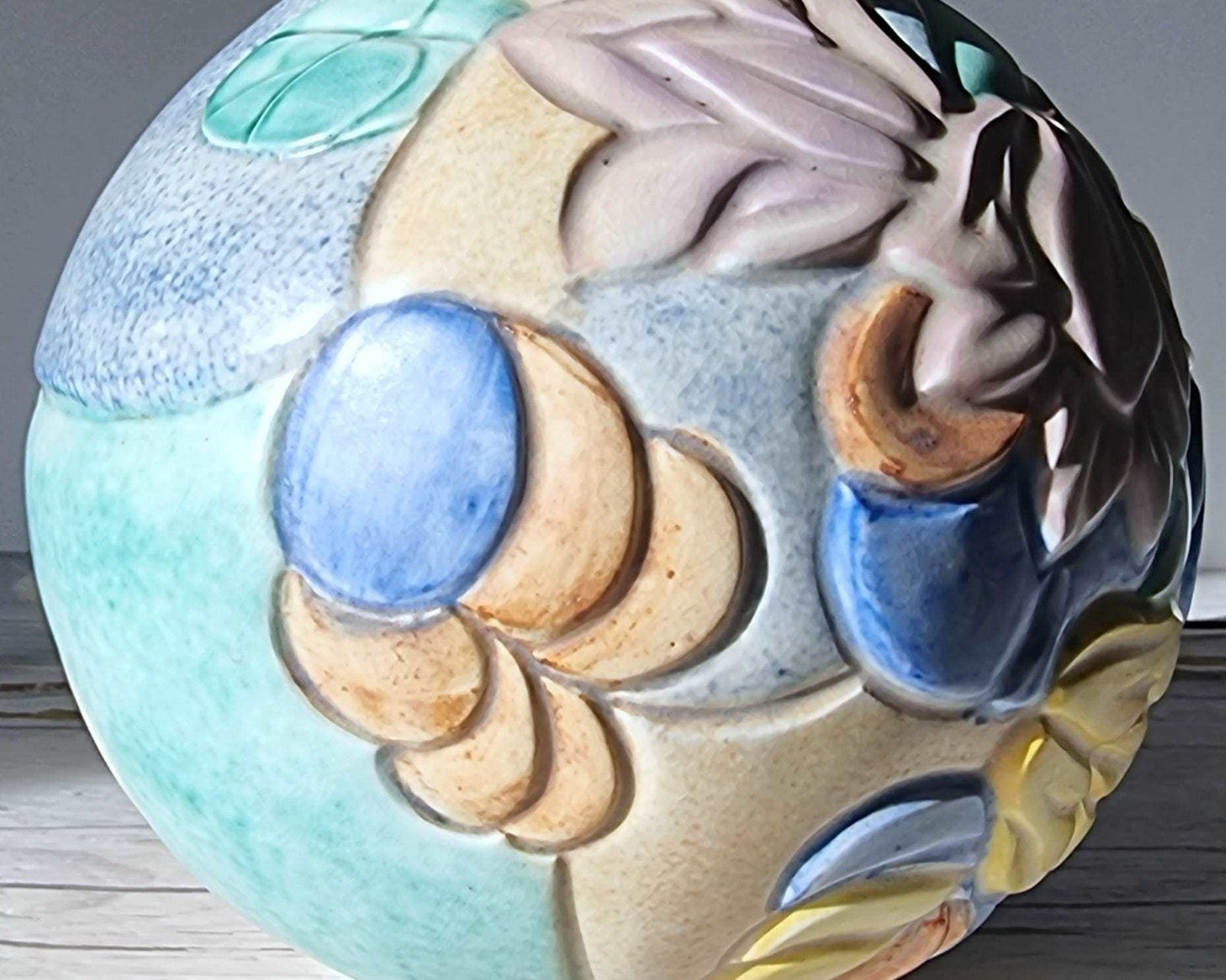 photo vinterior Beswick Pottery, Art Deco Satin Matt Sherbet Palette Glaze Carved Globe Vase, British, 1930 40s