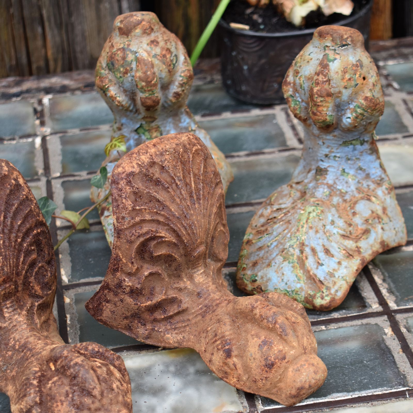 photo furniture Antique Victorian Original Cast Iron Claw And Ball Feet Salvaged Roll Top Bath