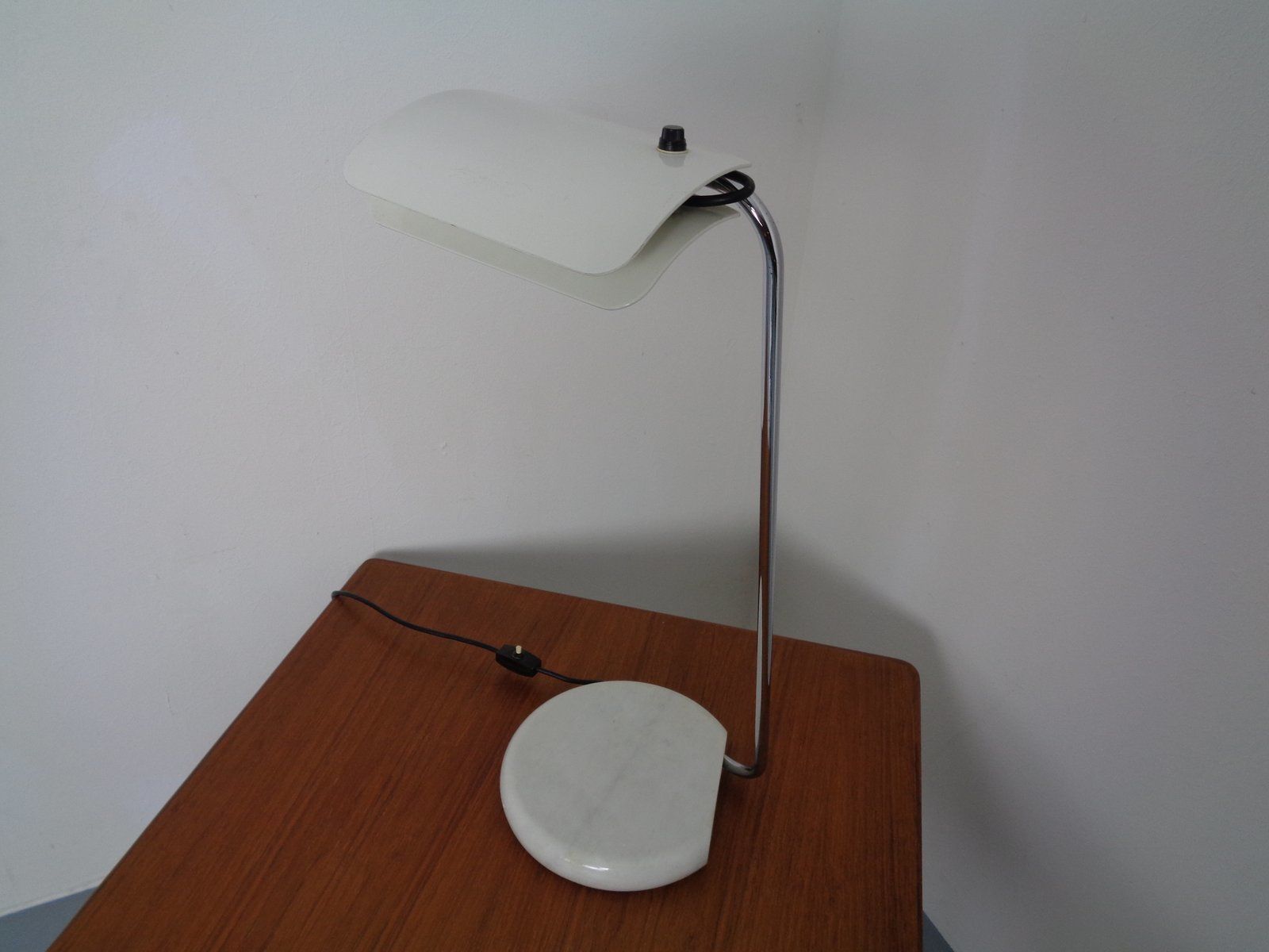 photo furniture Italian Adjustable And Dimmable Tegola Desk Lamp By Bruno Gecchelin For Skipper & Pollux, 1960s
