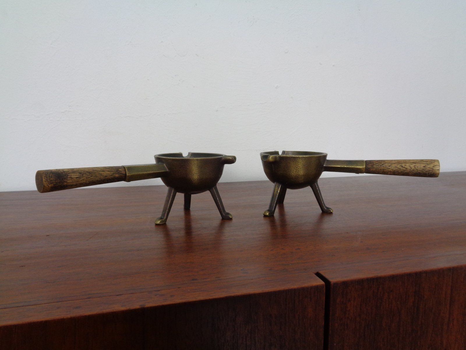 photo vintage Mid Century Brass & Oak Ashtrays, 1960s, Set Of 2