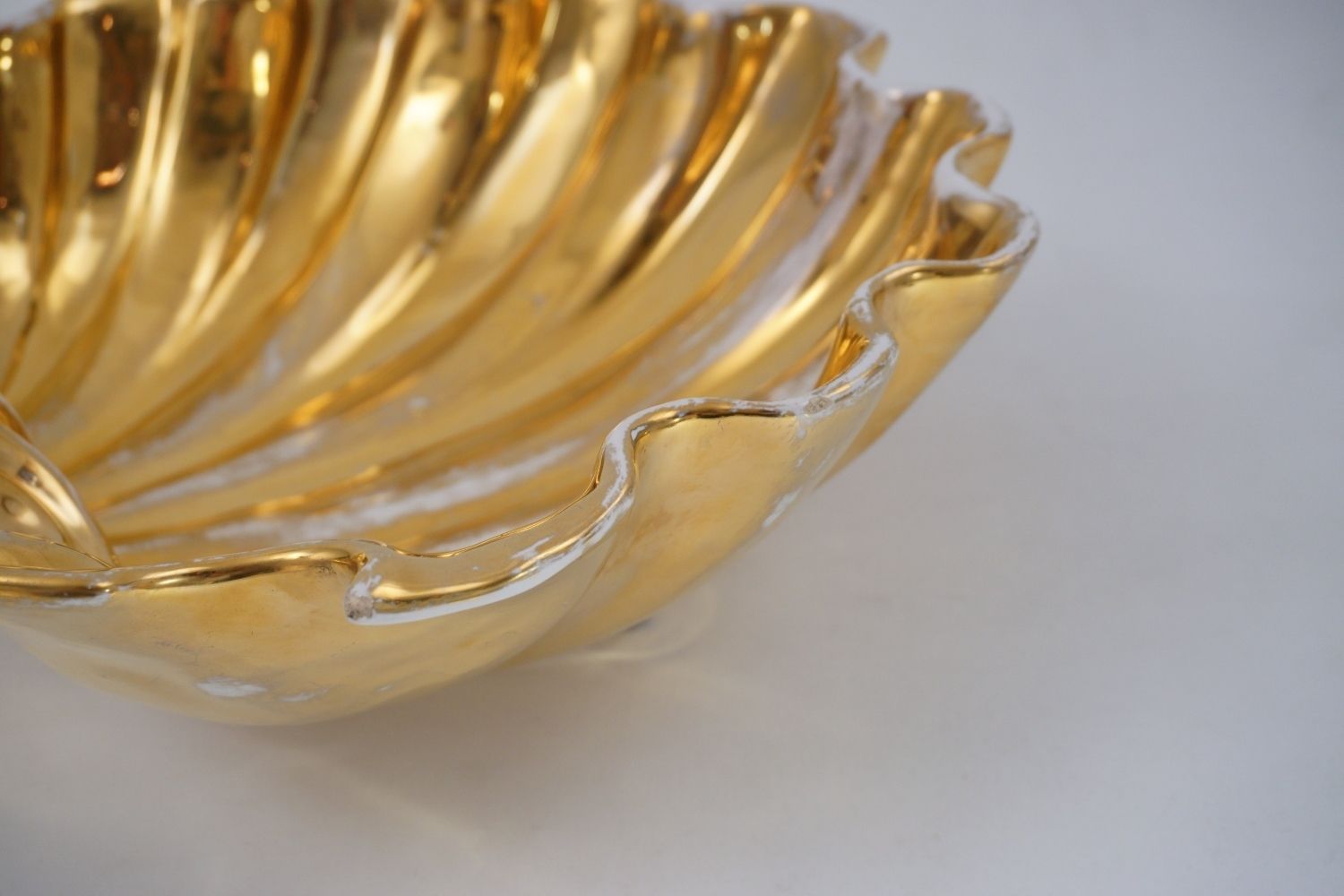 photo buy Antique Fabbrica Ferniani Faenza 36.5cm Shell Majolica Bowl, Gold, 1800`s Ca, Italian